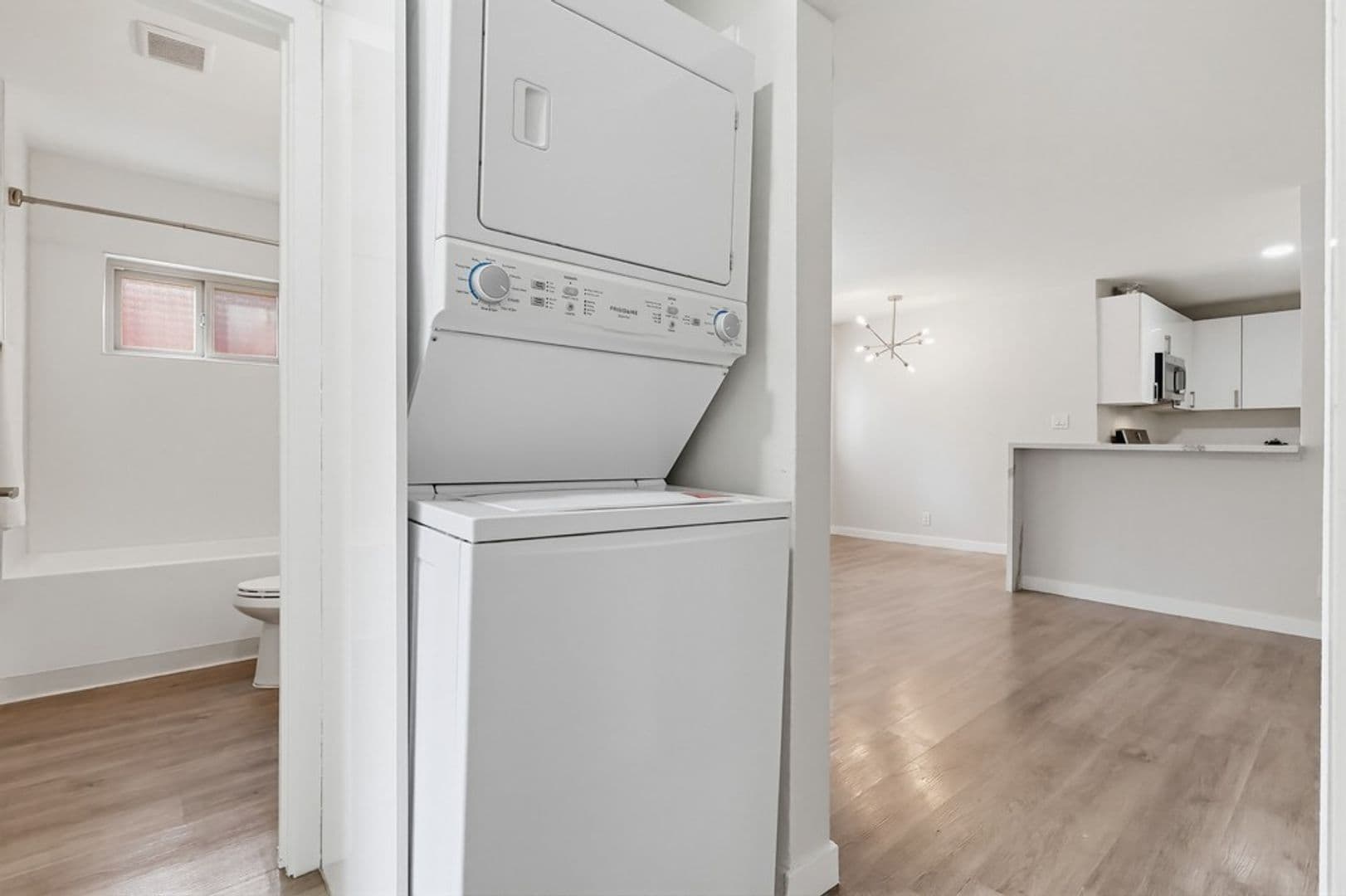 Sherman Oaks Apartment: 4957 Kester Avenue