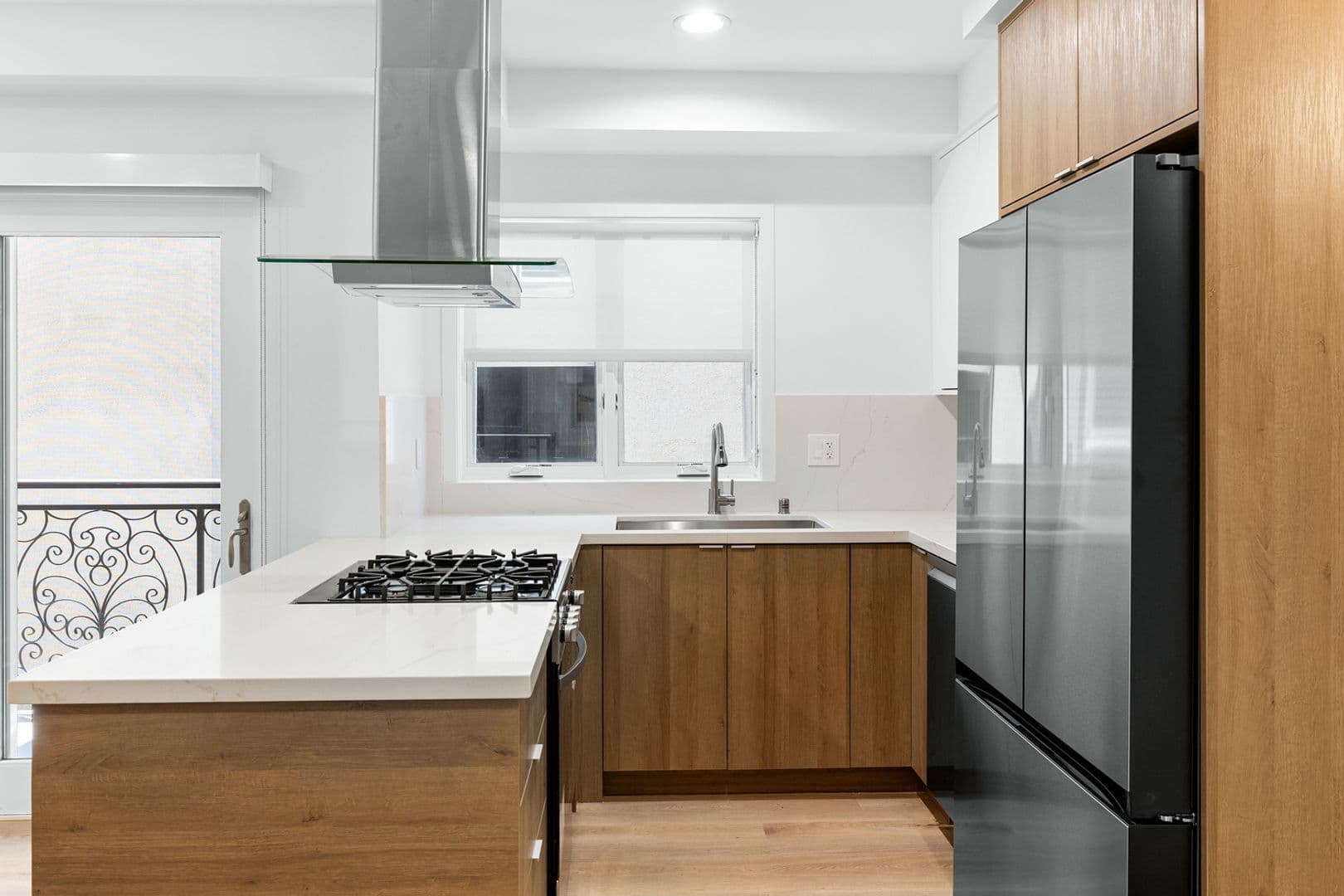 West Hollywood Apartment: 8833 Cynthia Street