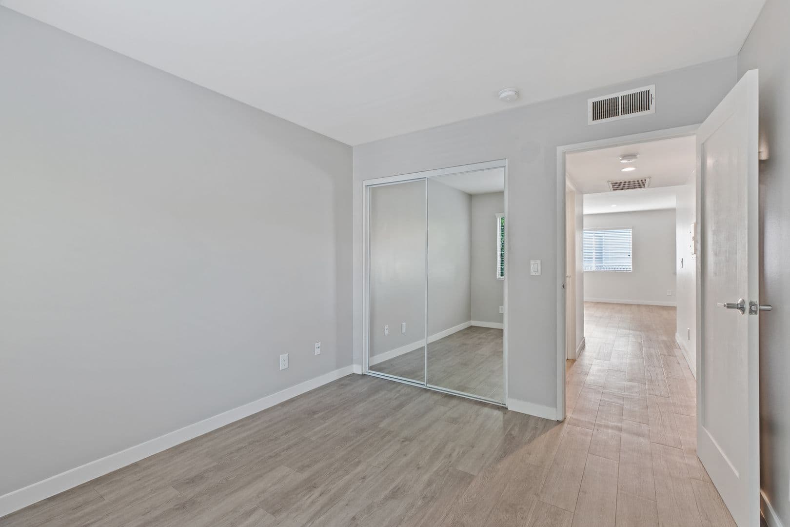 Los Angeles Apartment: 810 Crenshaw Blvd