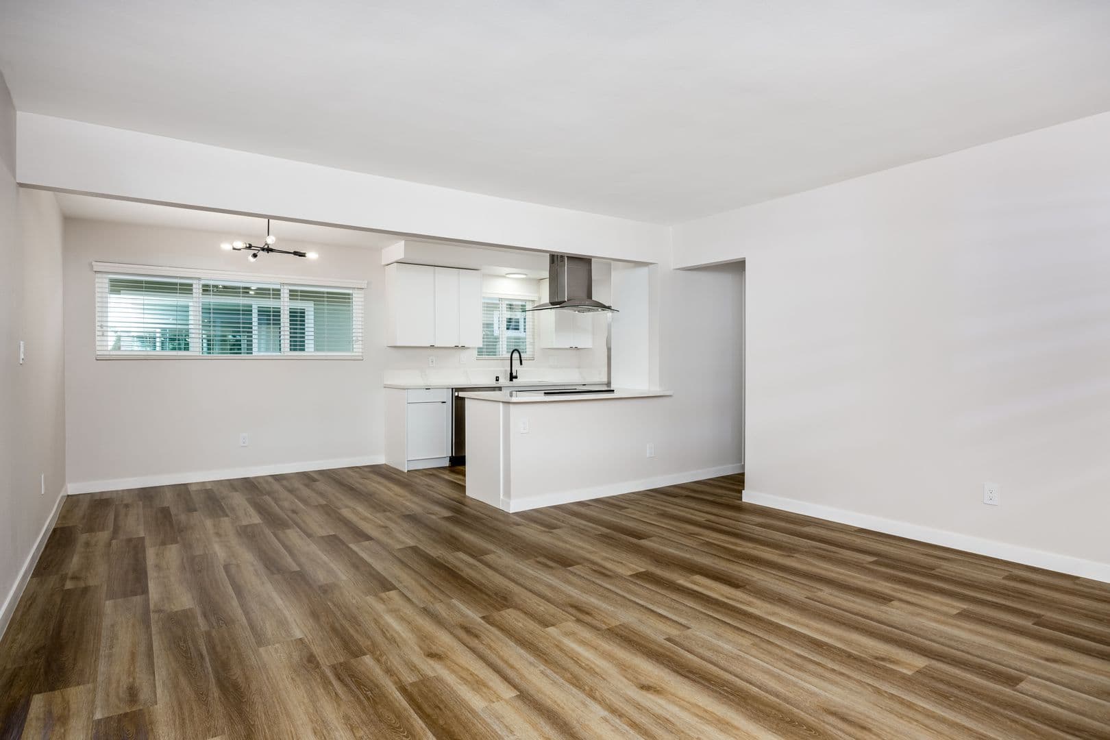 Redondo Beach Apartment: 1321 Amethyst Street