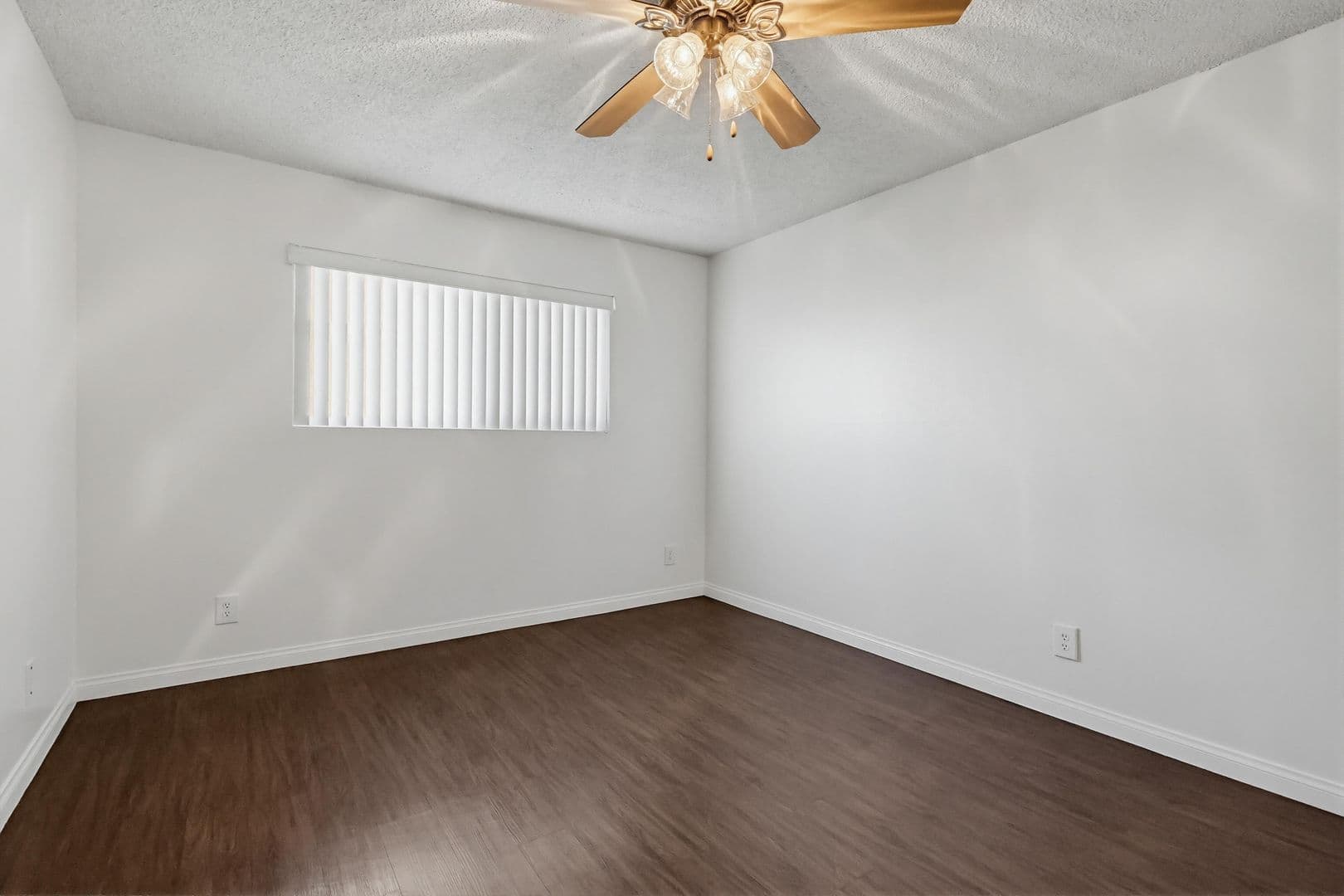 Hawthorne Apartment: 4829 W. 120th Street