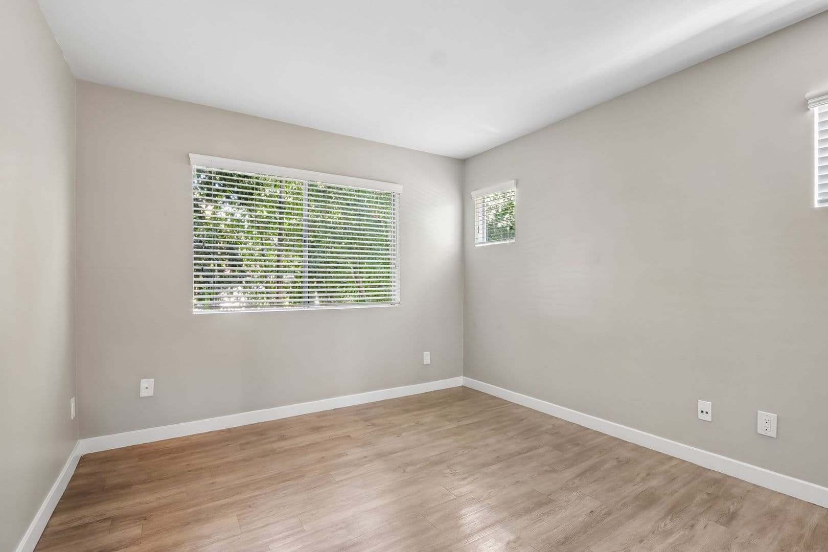 Los Angeles Apartment: 810 Crenshaw Blvd