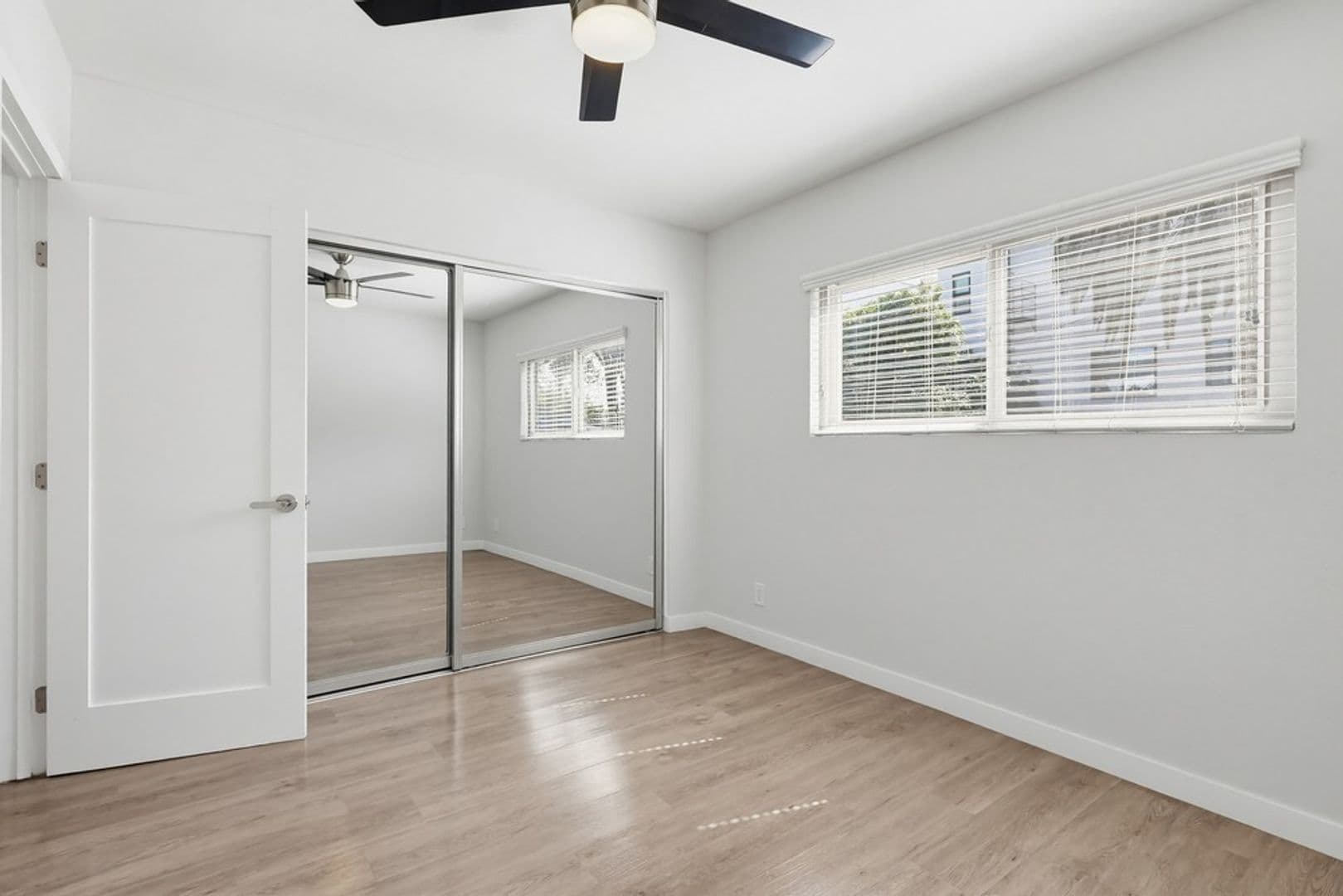 Sherman Oaks Apartment: 4957 Kester Avenue