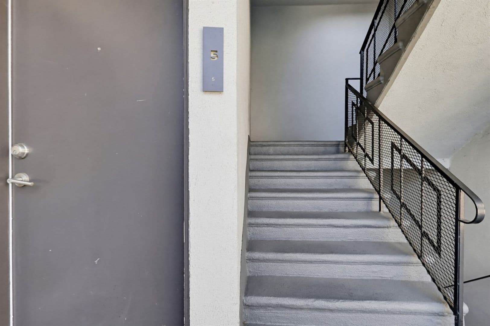 Sherman Oaks Apartment: 4957 Kester Avenue