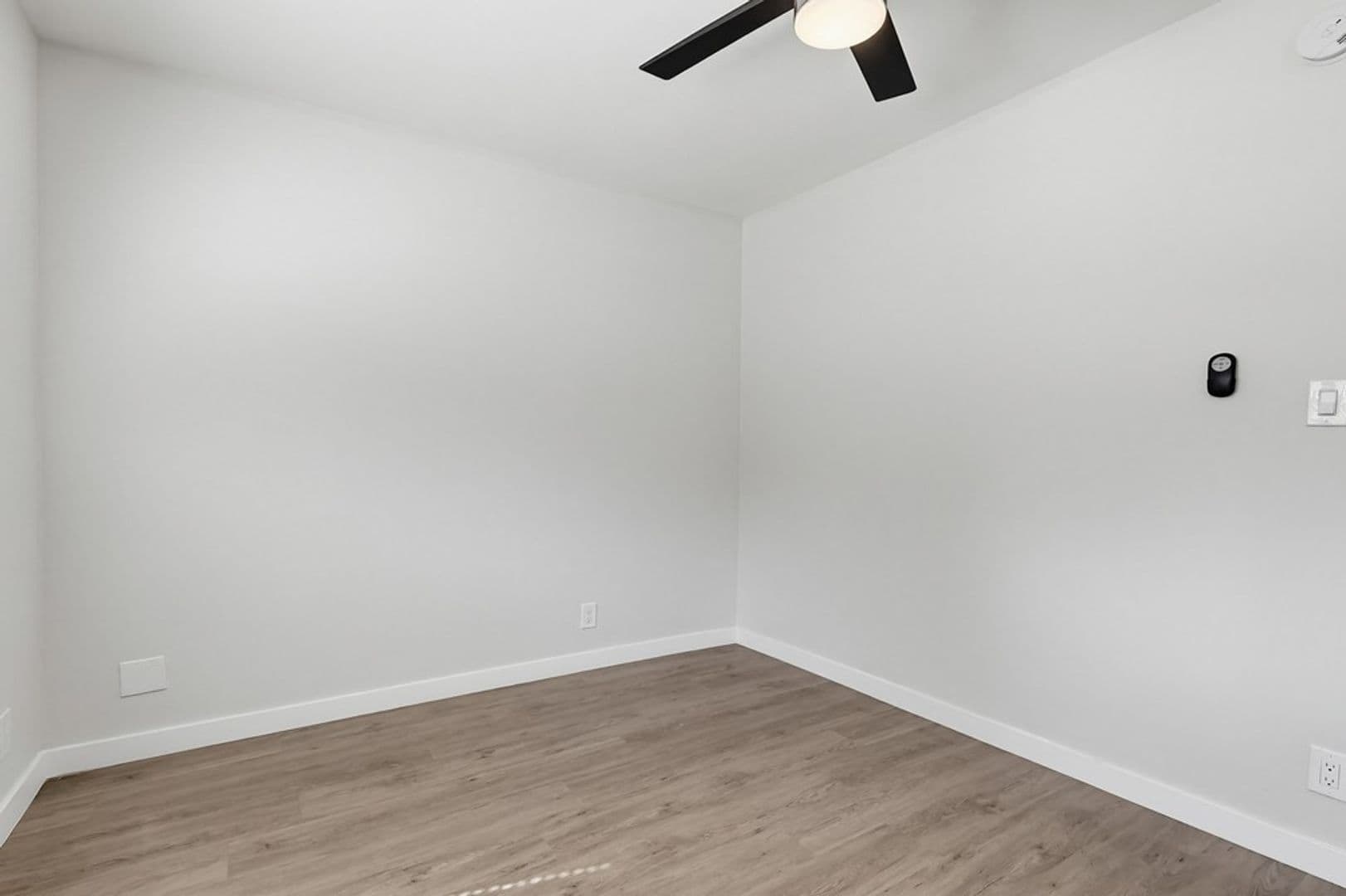 Sherman Oaks Apartment: 4957 Kester Avenue
