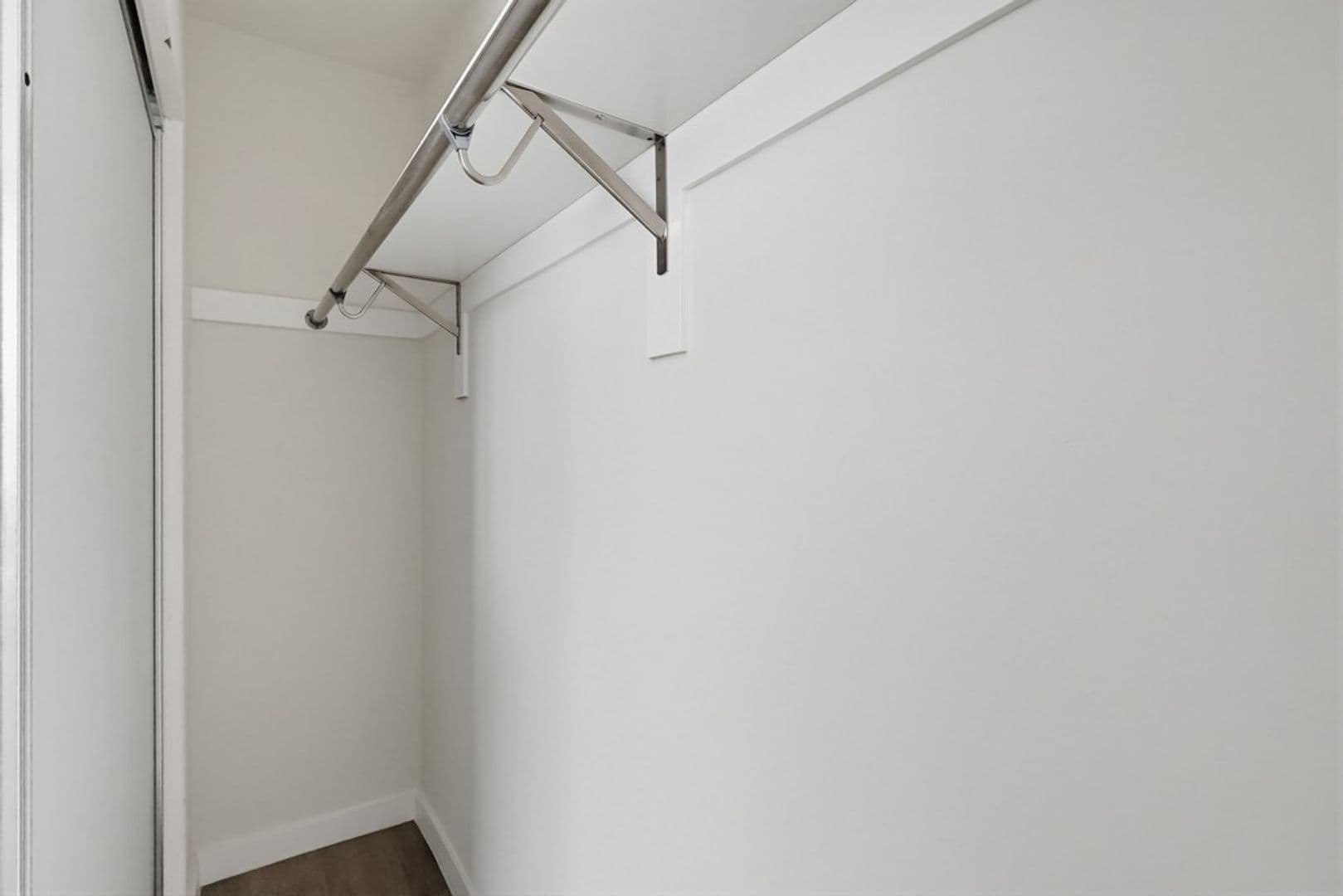 Sherman Oaks Apartment: 4957 Kester Avenue