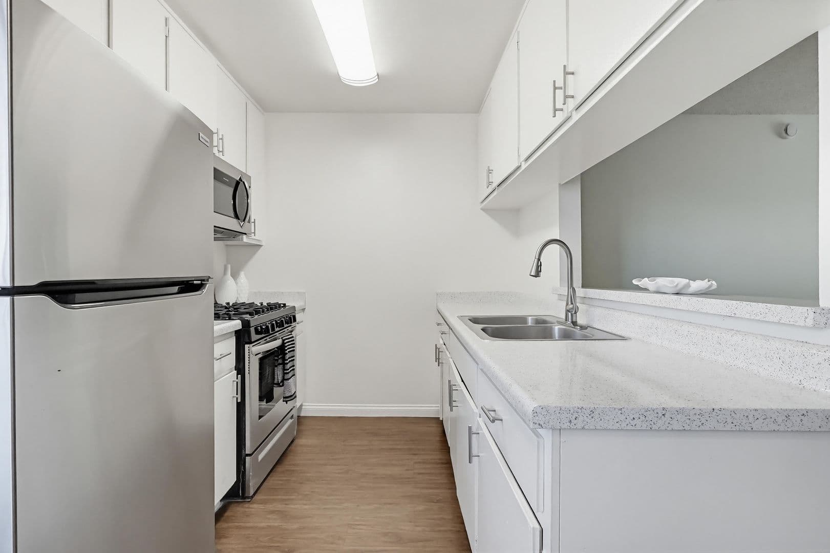 Hawthorne Apartment: 4829 W. 120th Street