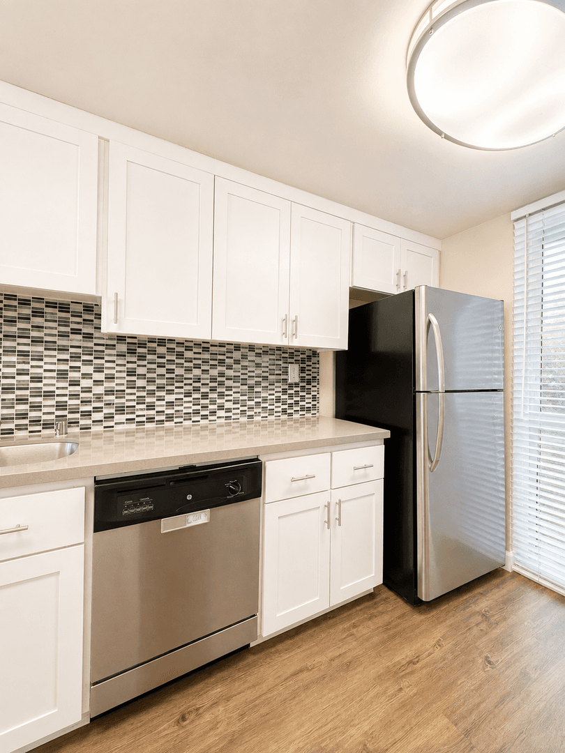 Marina del Rey Apartment: 4333 Admiralty Way