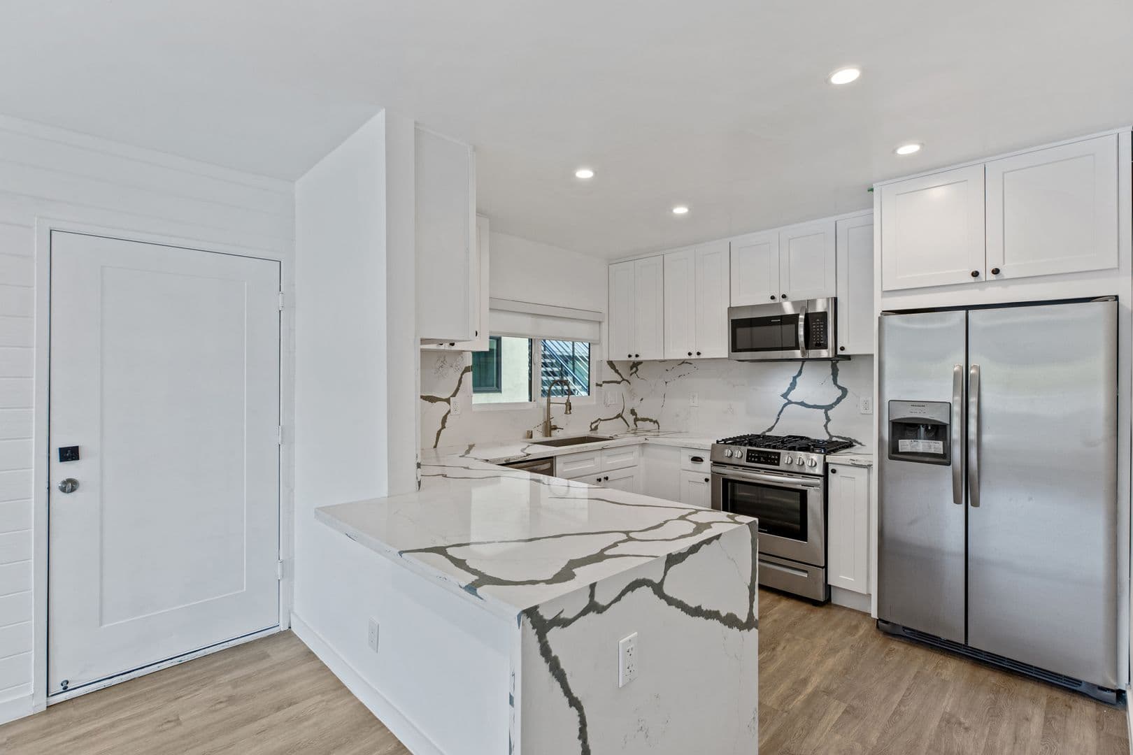 Los Angeles Apartment: 354-356 4th Avenue