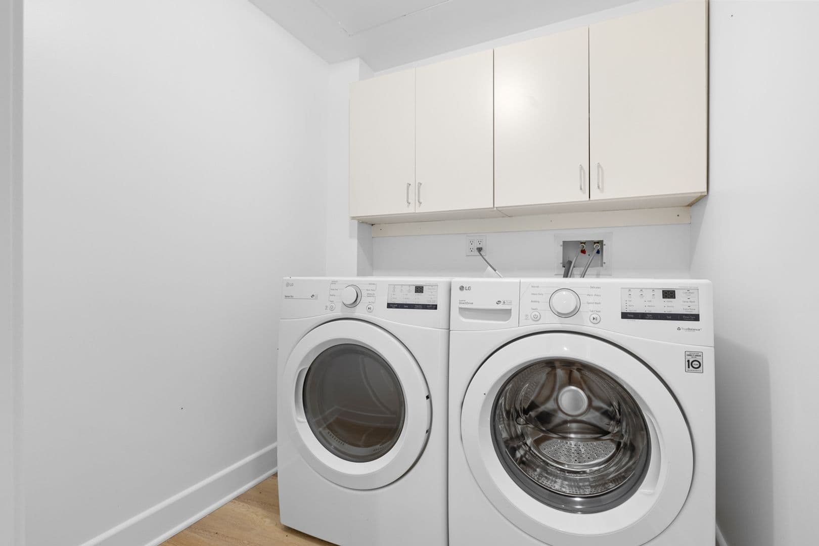 West Hollywood Apartment: 8833 Cynthia Street