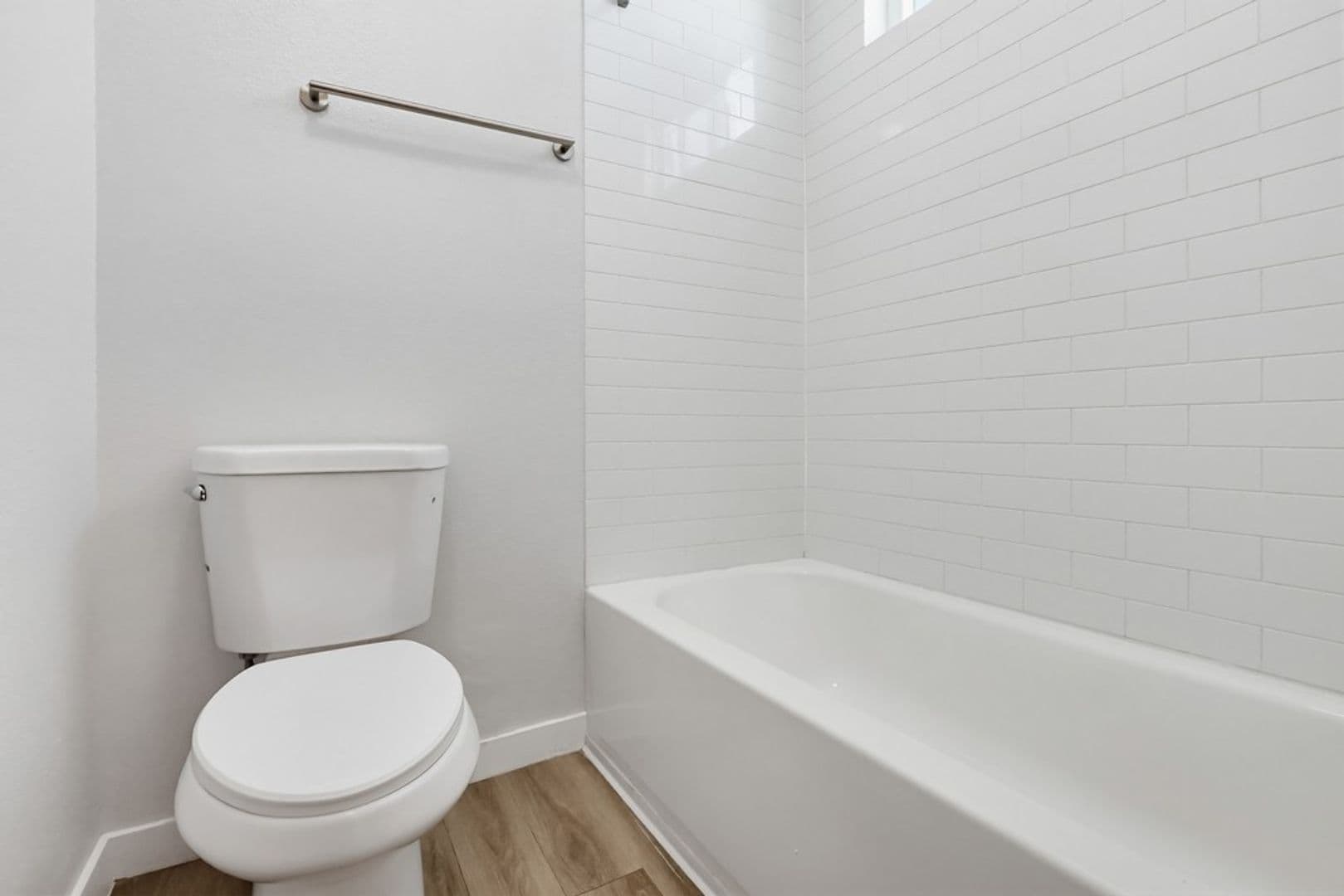 Lomita Apartment: 25829 Viana Avenue