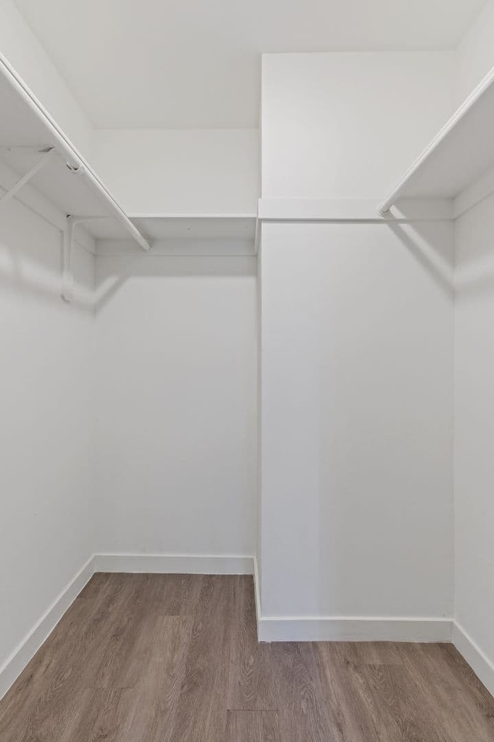 Los Angeles Apartment: 810 Crenshaw Blvd