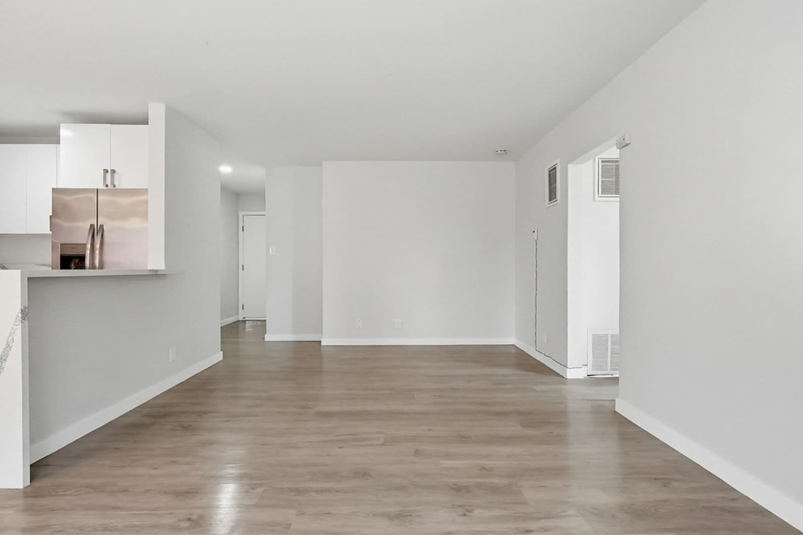 Sherman Oaks Apartment: 4957 Kester Avenue