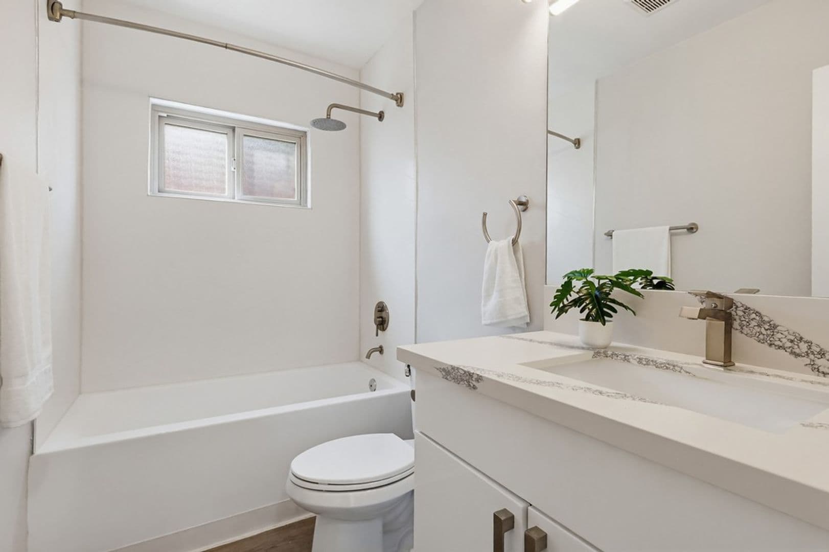 Sherman Oaks Apartment: 4957 Kester Avenue