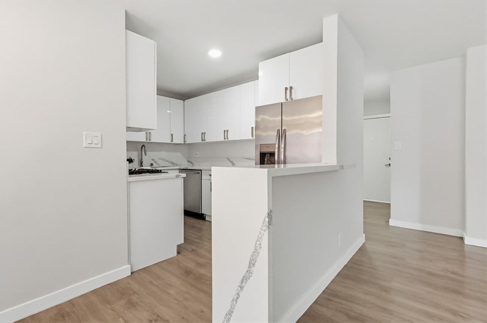 Sherman Oaks Apartment: 4957 Kester Avenue