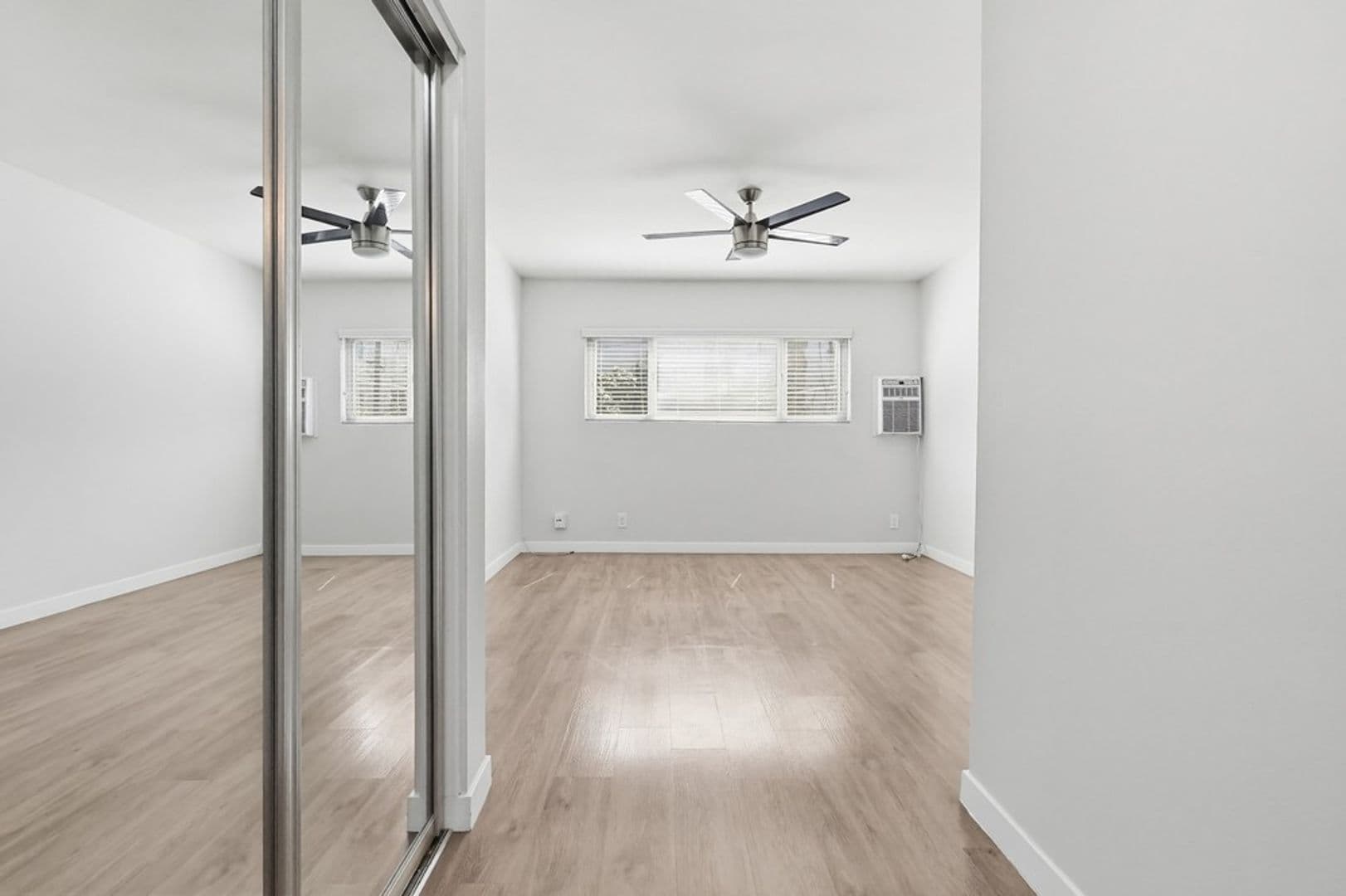 Sherman Oaks Apartment: 4957 Kester Avenue