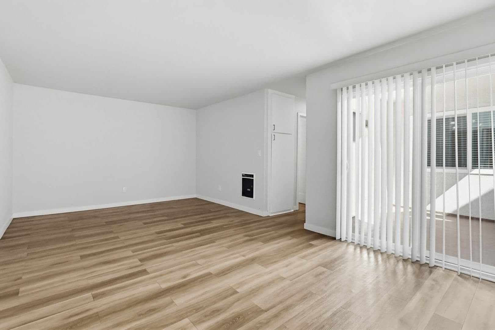 Lomita Apartment: 25829 Viana Avenue