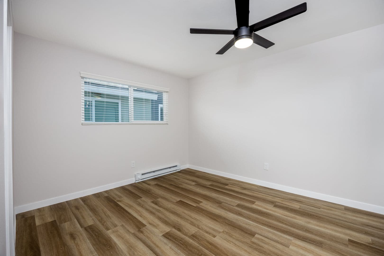 Redondo Beach Apartment: 1305 Amethyst Street