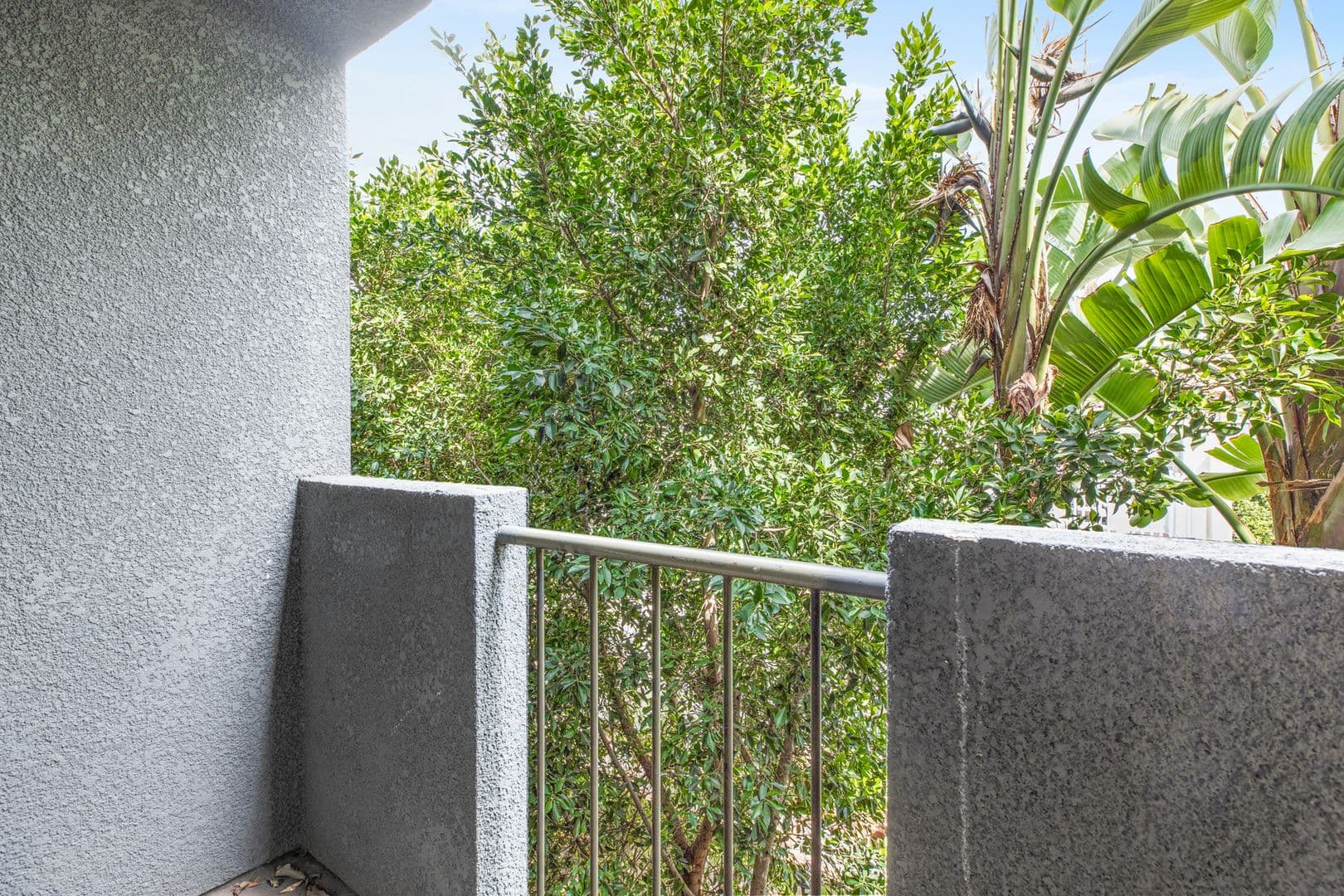 Los Angeles Apartment: 810 Crenshaw Blvd