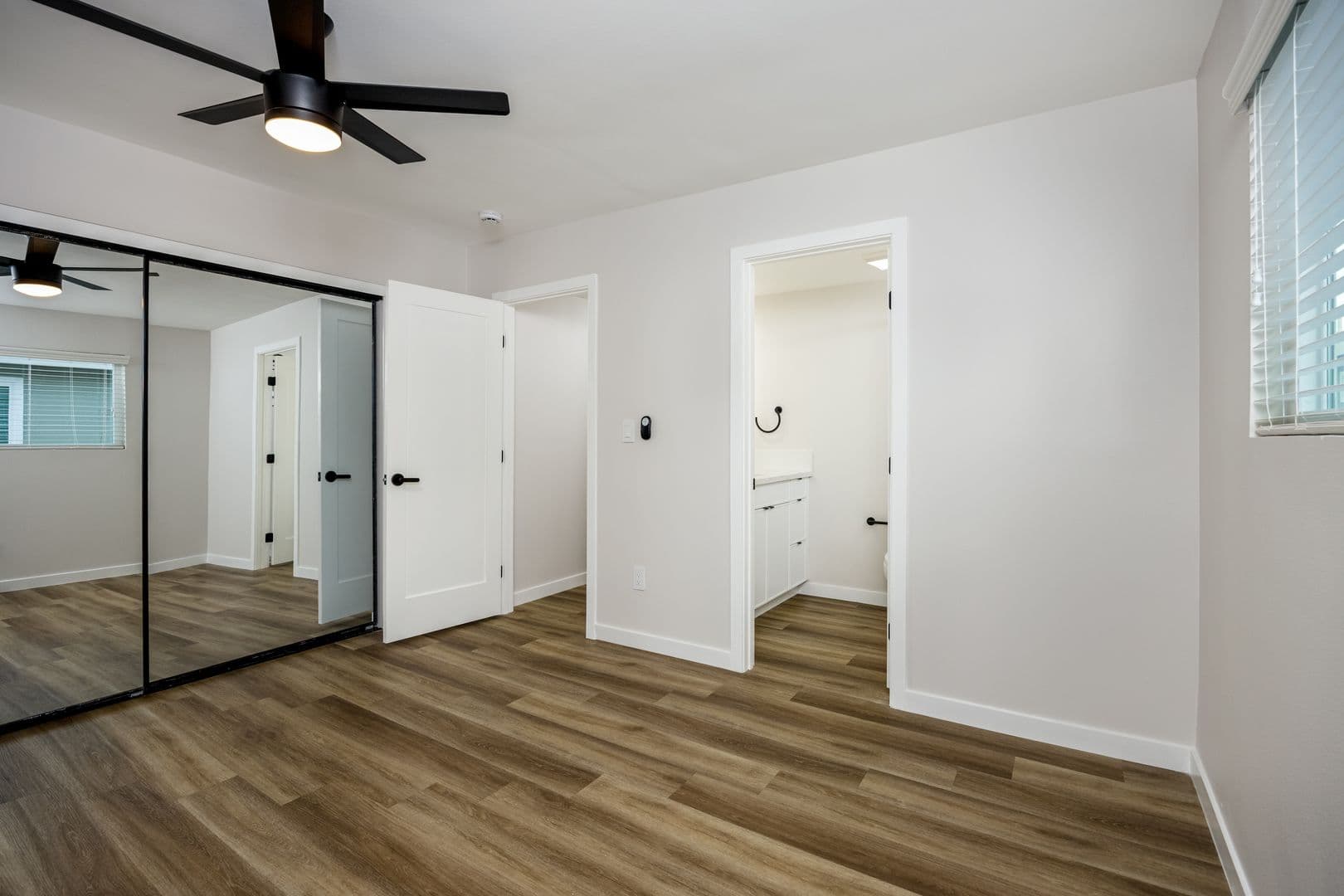 Redondo Beach Apartment: 1321 Amethyst Street