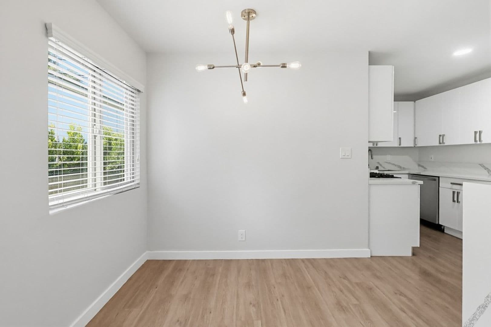 Sherman Oaks Apartment: 4957 Kester Avenue