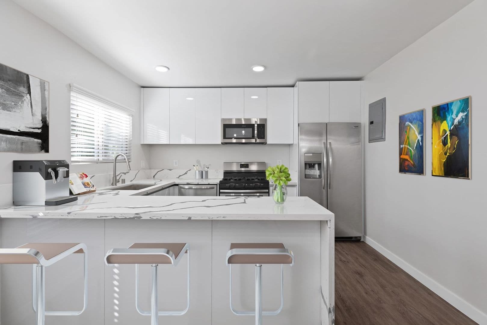 Sherman Oaks Apartment: 4957 Kester Avenue