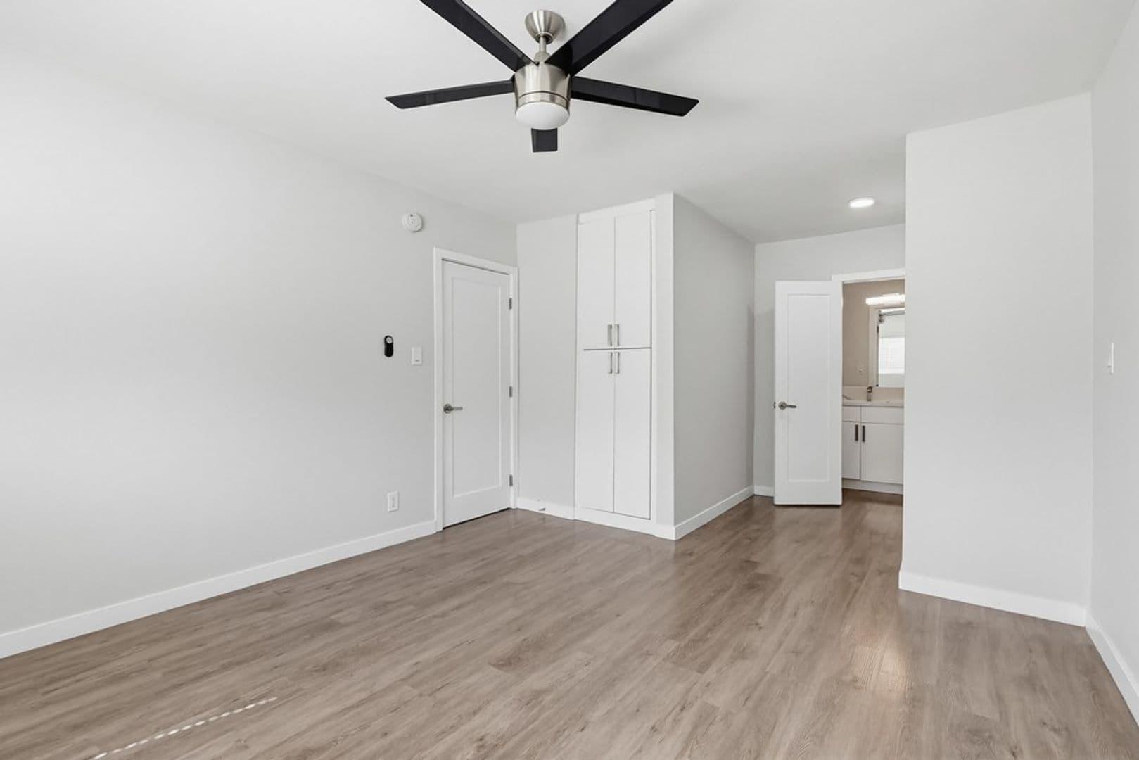 Sherman Oaks Apartment: 4957 Kester Avenue