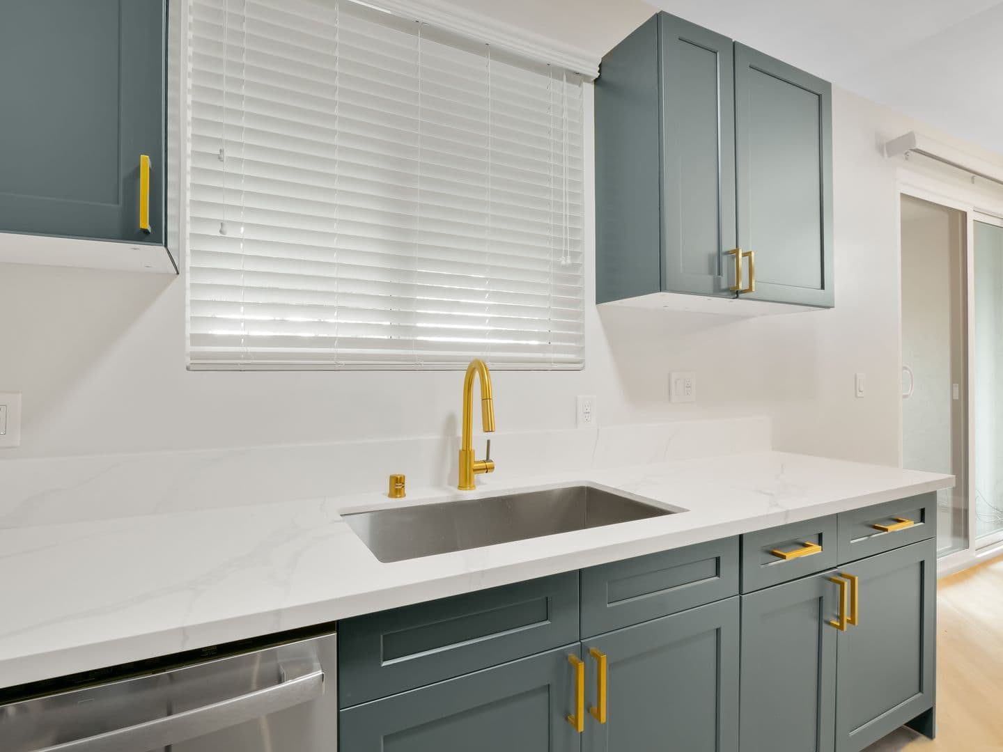 Culver City Apartment: 6175 Canterbury Drive