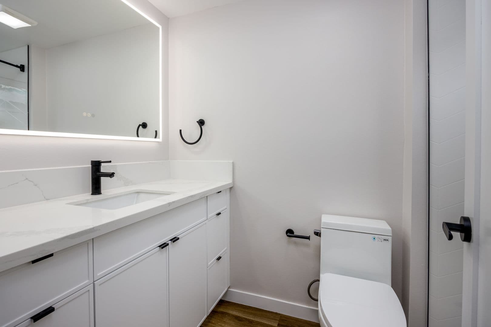 Redondo Beach Apartment: 1321 Amethyst Street
