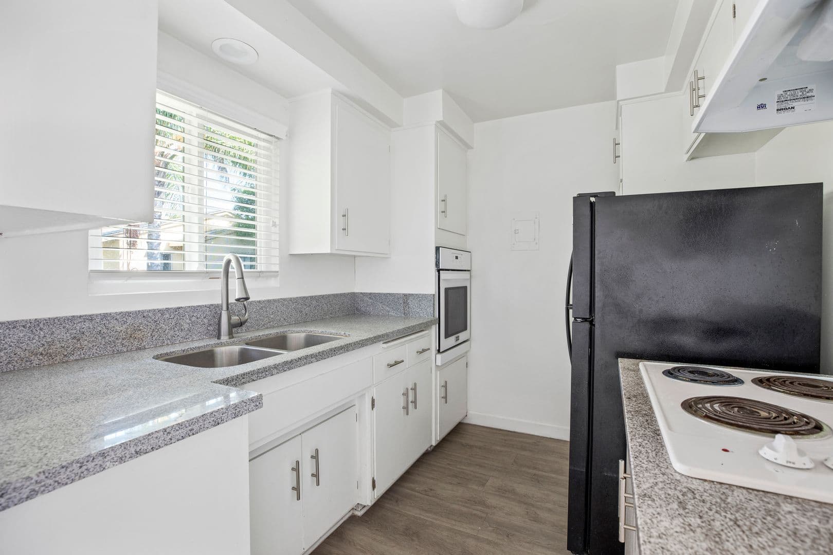South Pasadena Apartment: 1119 Huntington Drive