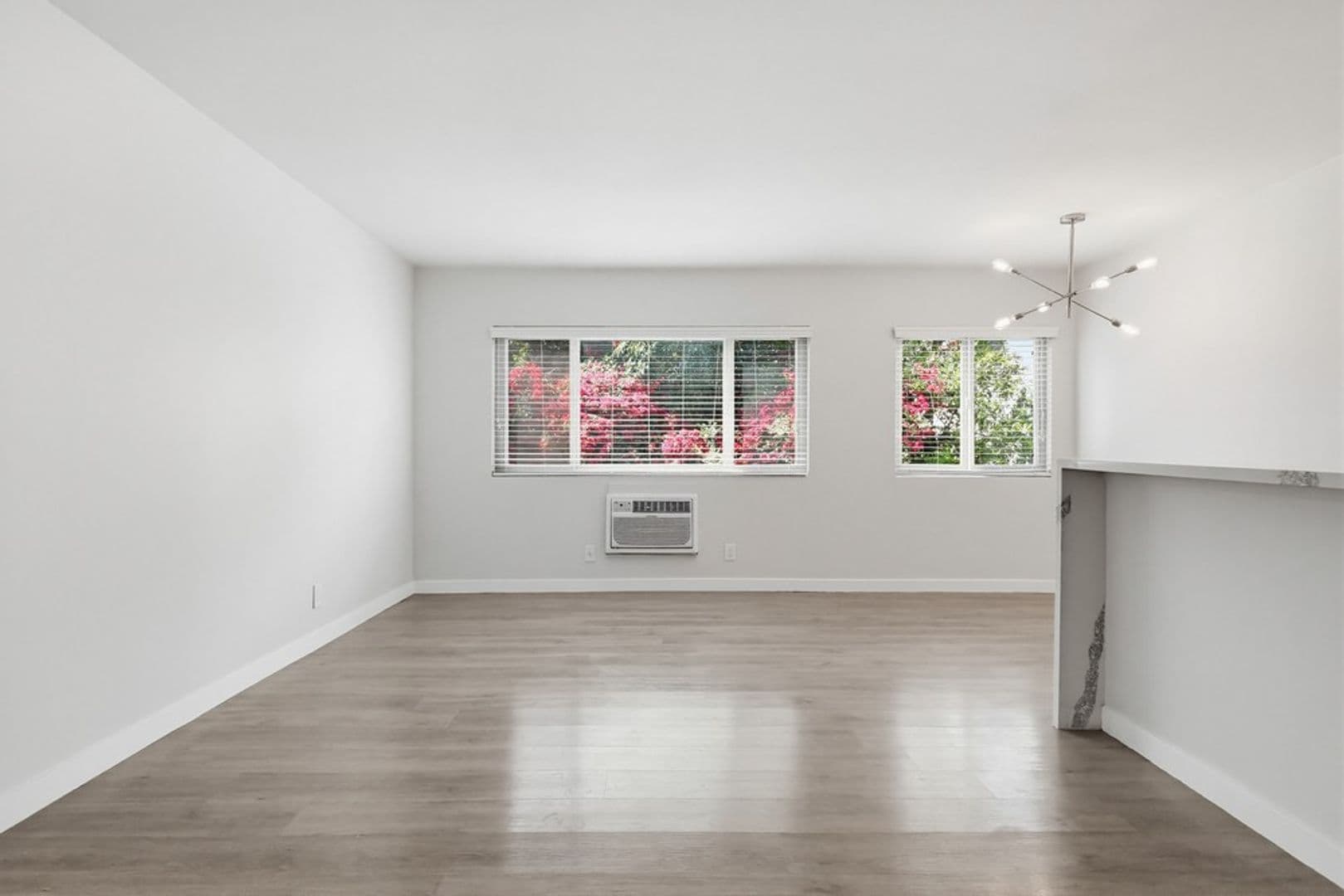 Sherman Oaks Apartment: 4957 Kester Avenue