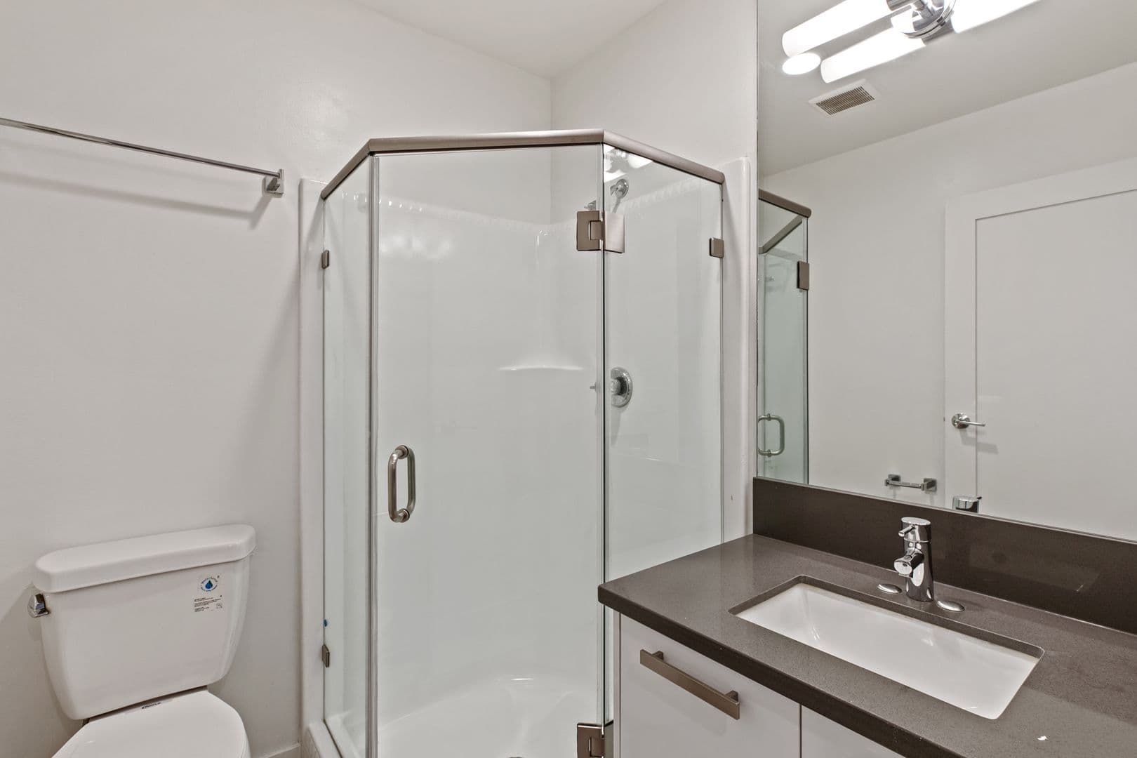 Los Angeles Apartment: 810 Crenshaw Blvd