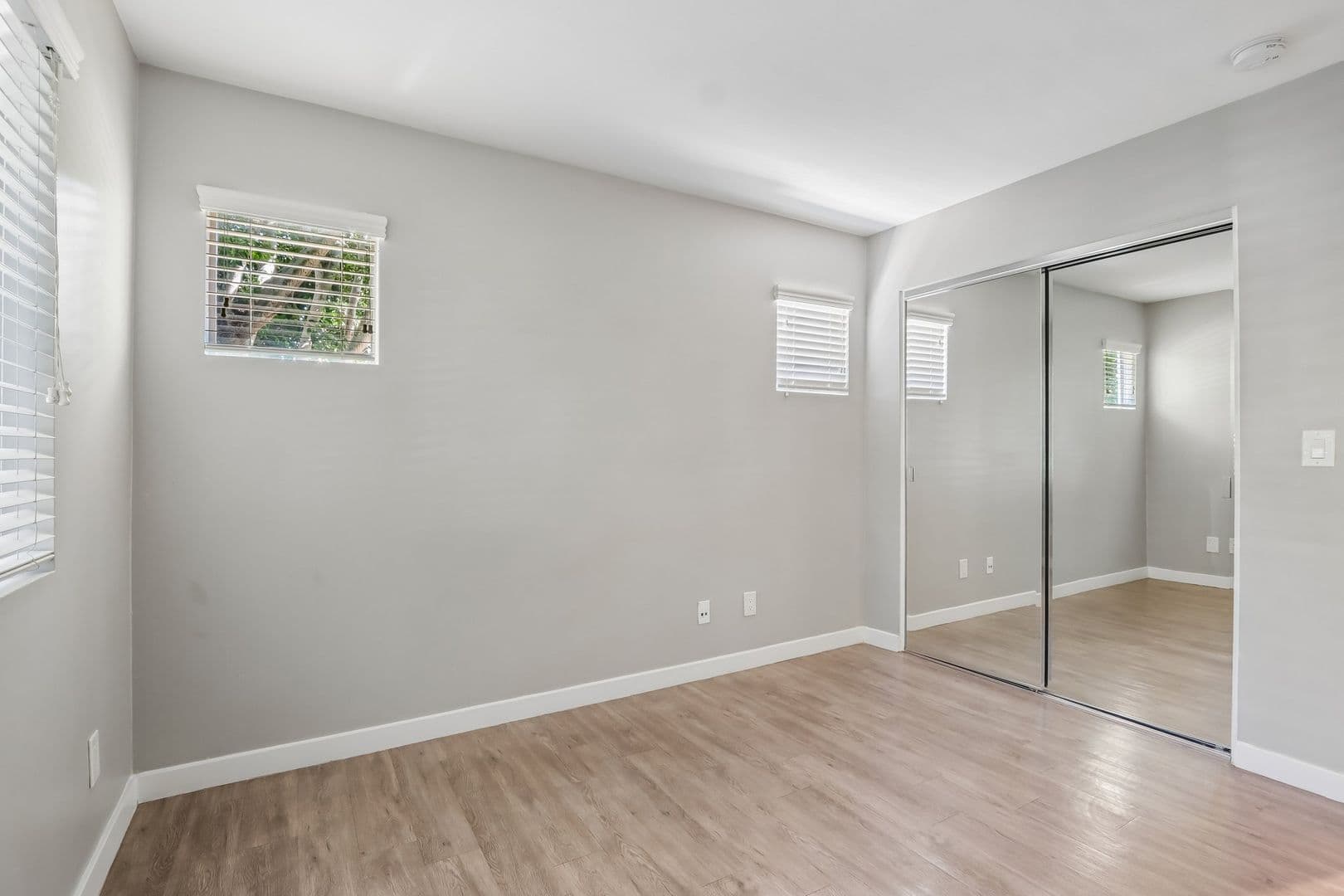 Los Angeles Apartment: 810 Crenshaw Blvd