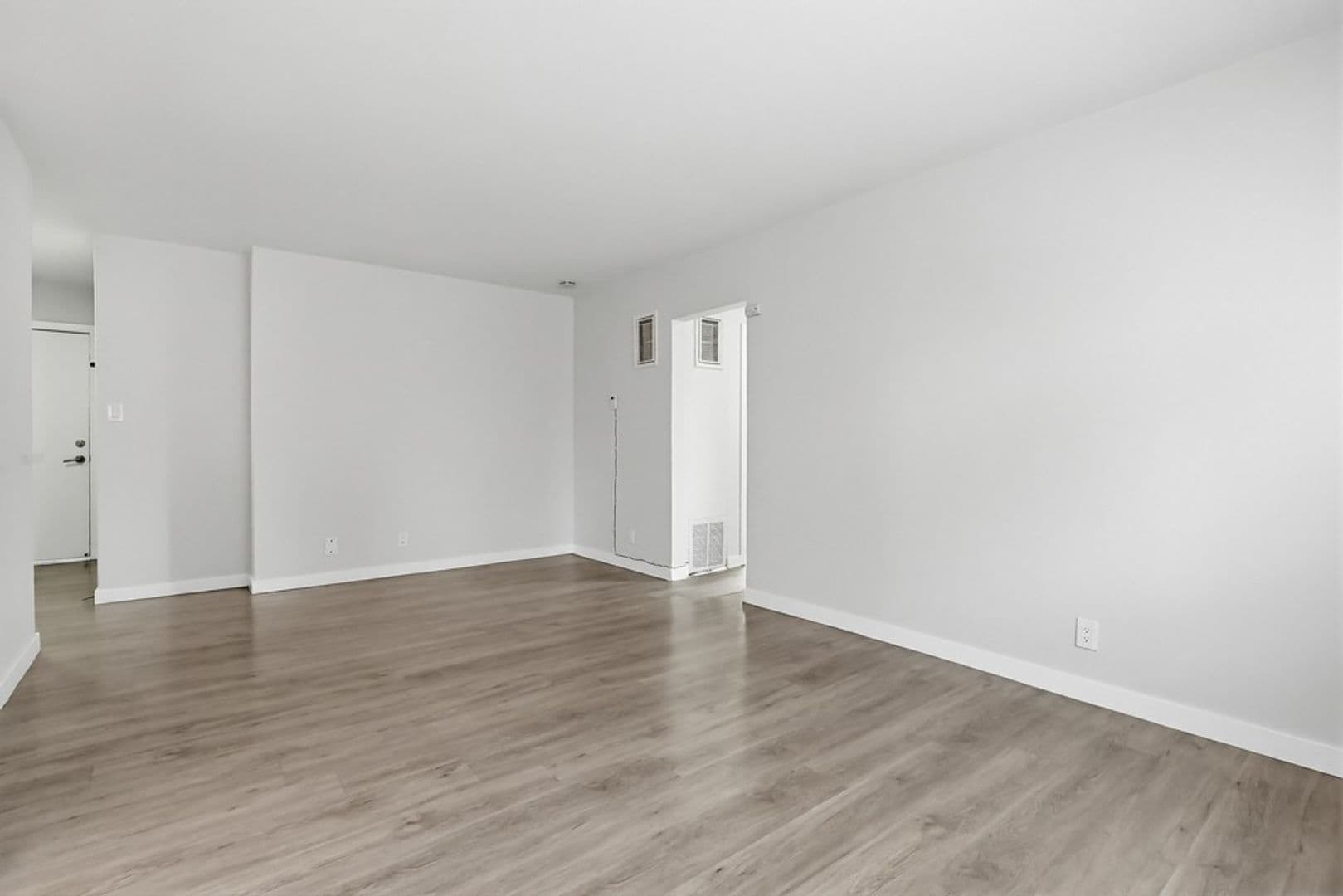 Sherman Oaks Apartment: 4957 Kester Avenue