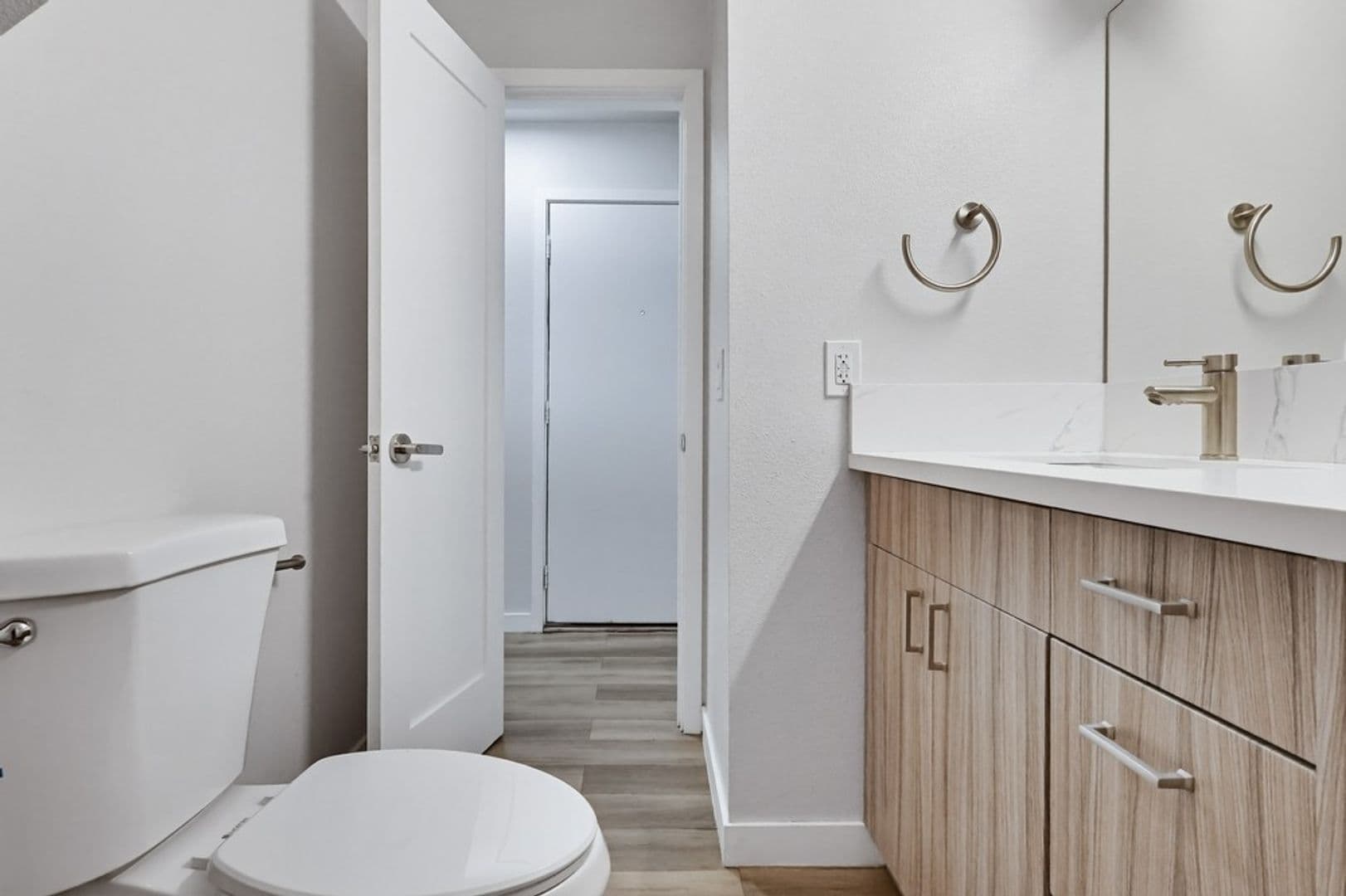 Lomita Apartment: 25829 Viana Avenue