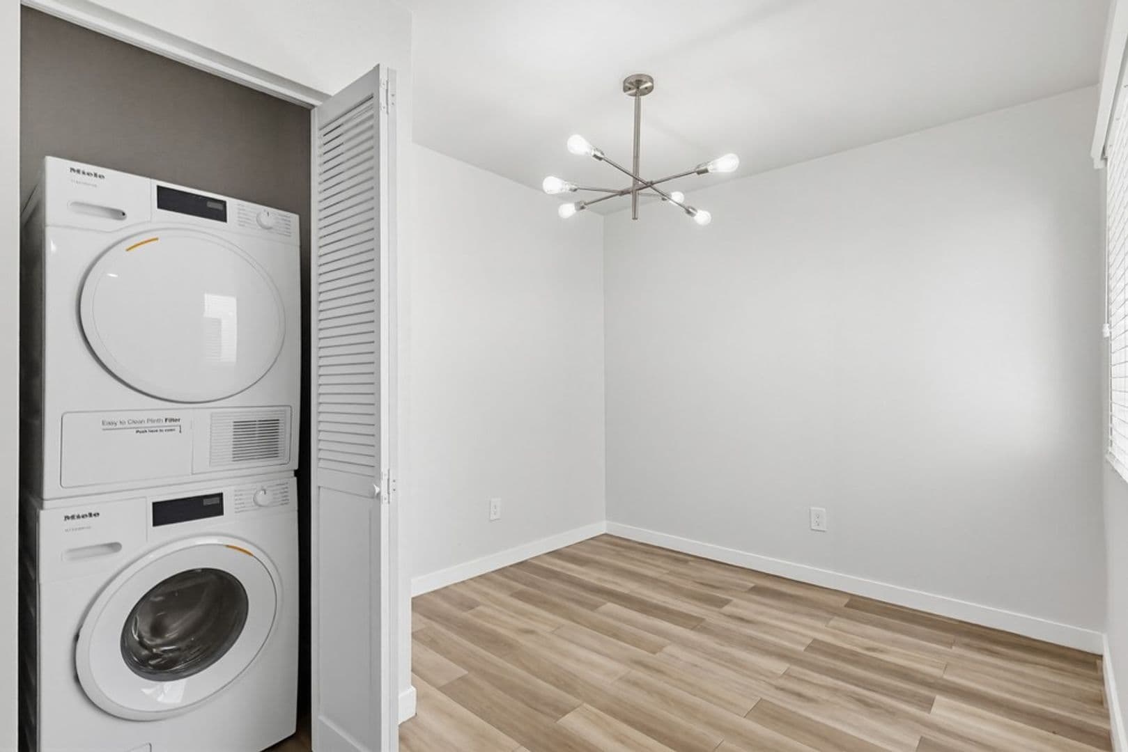 Lomita Apartment: 25829 Viana Avenue