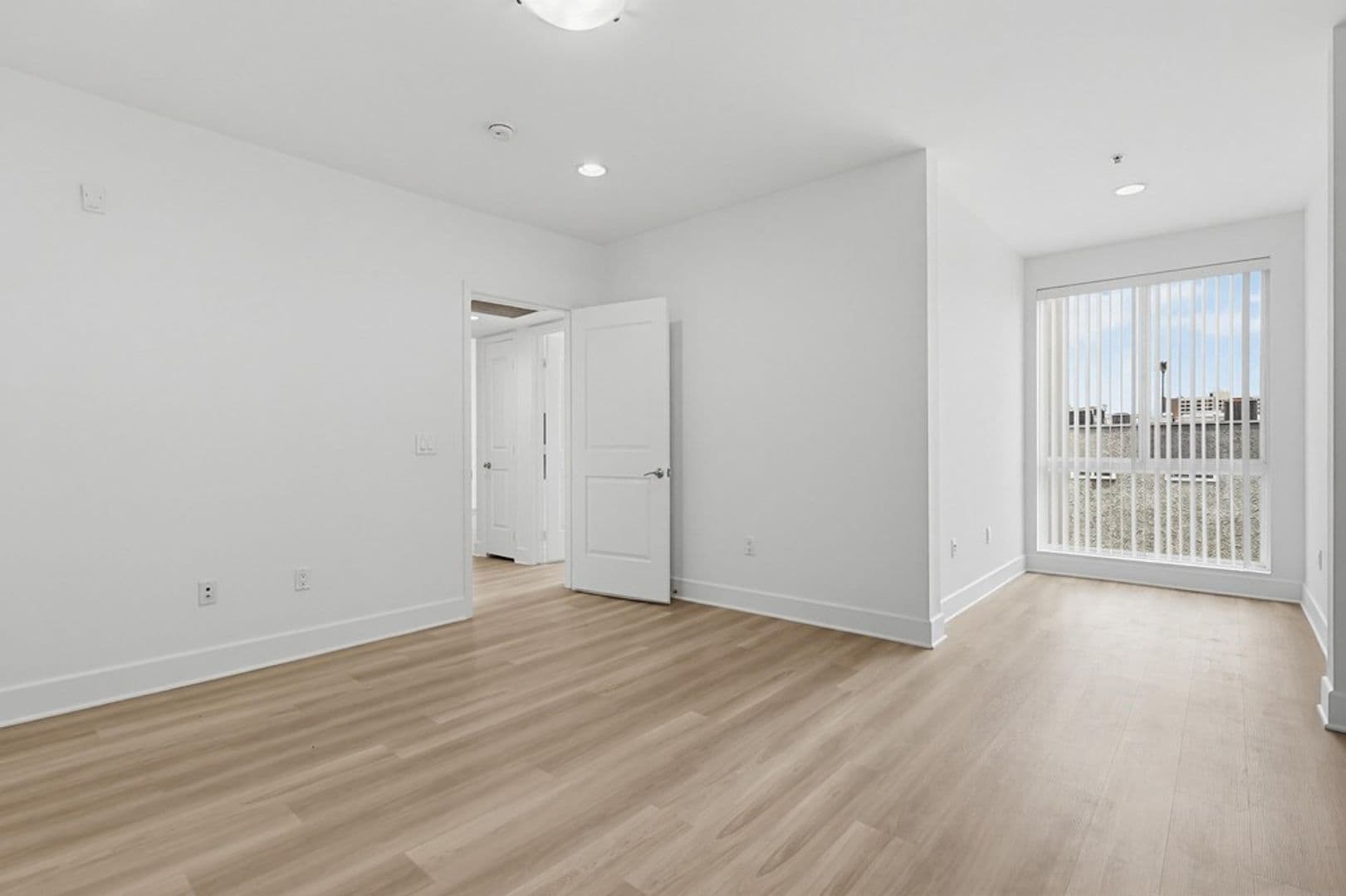 North Hollywood Apartment: 11011 Huston Street