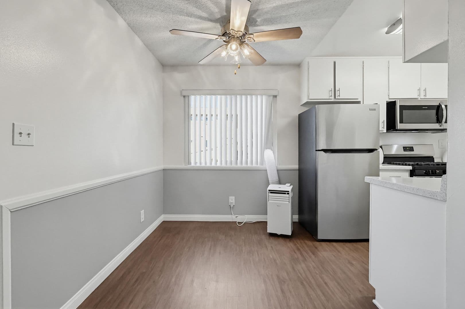 Hawthorne Apartment: 4829 W. 120th Street