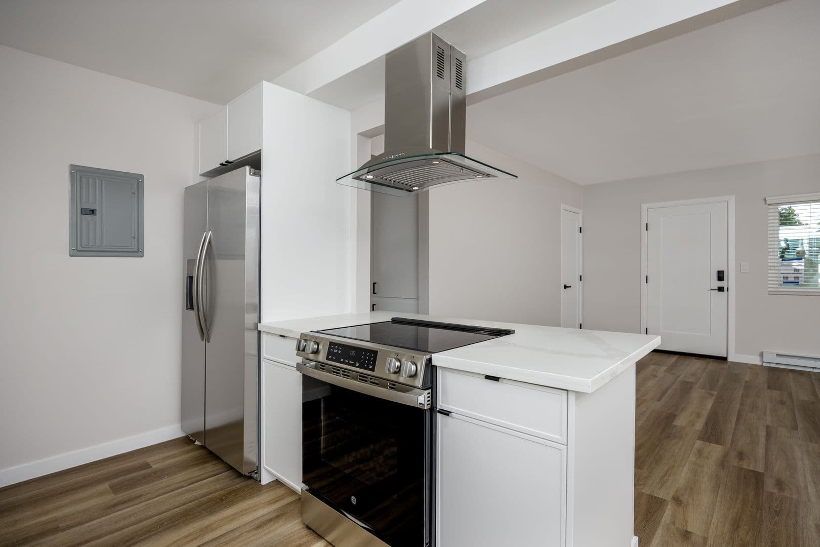 Redondo Beach Apartment: 1305 Amethyst Street