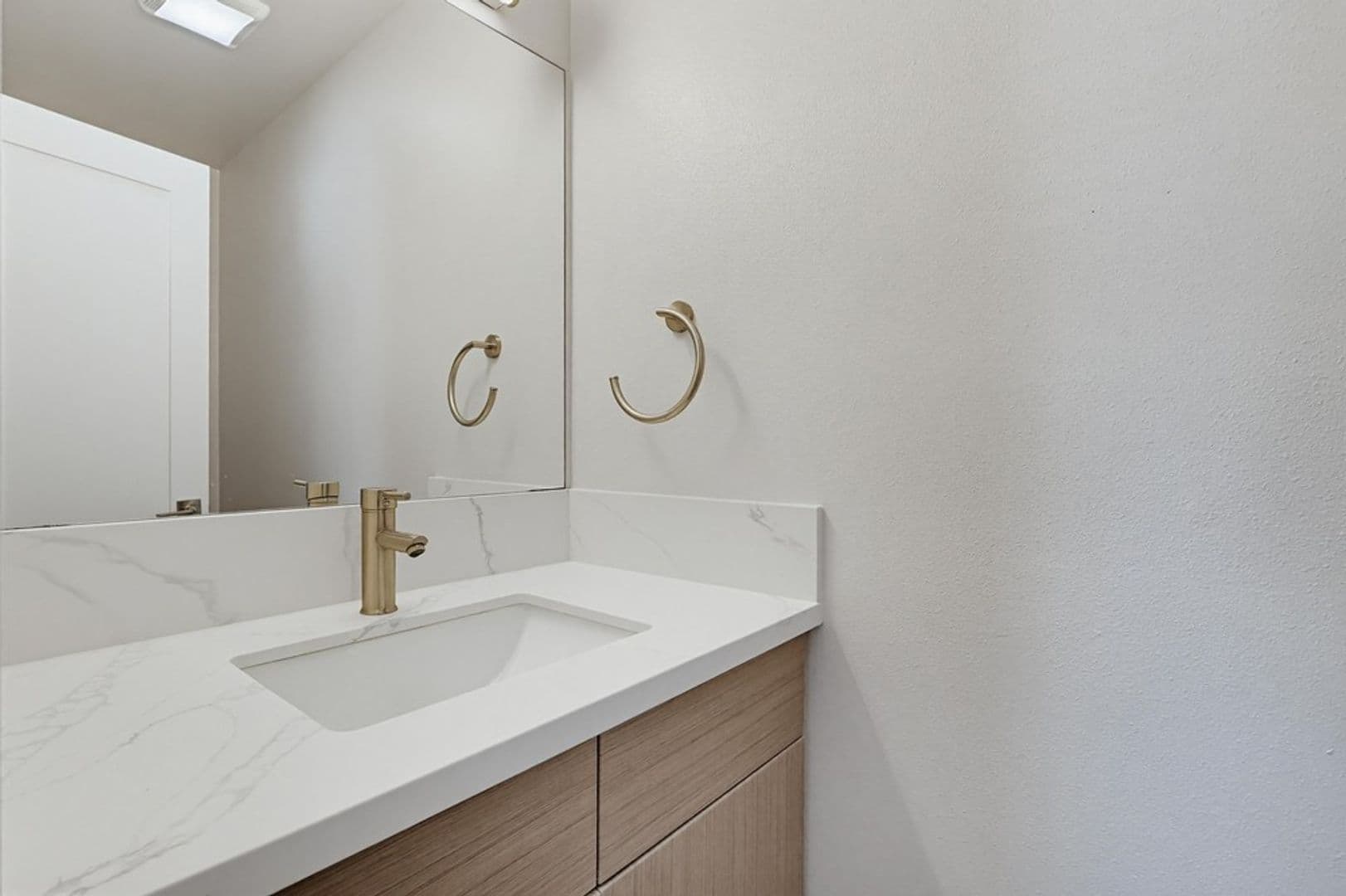 Lomita Apartment: 25829 Viana Avenue