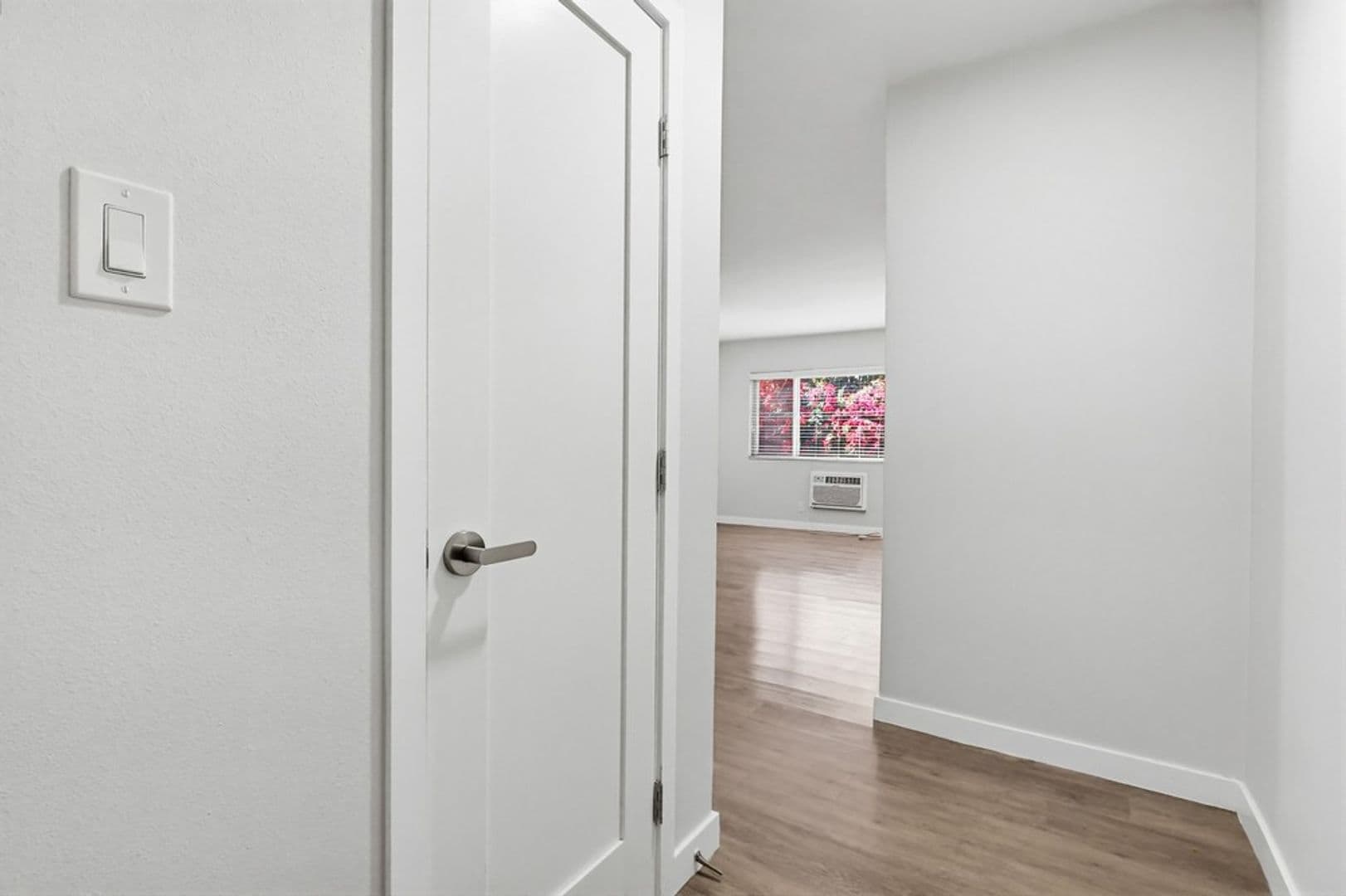 Sherman Oaks Apartment: 4957 Kester Avenue