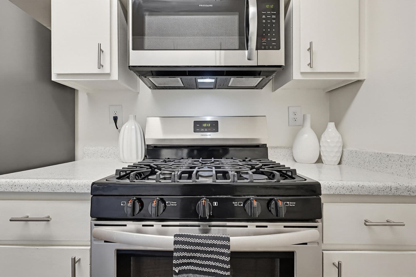 Hawthorne Apartment: 4829 W. 120th Street