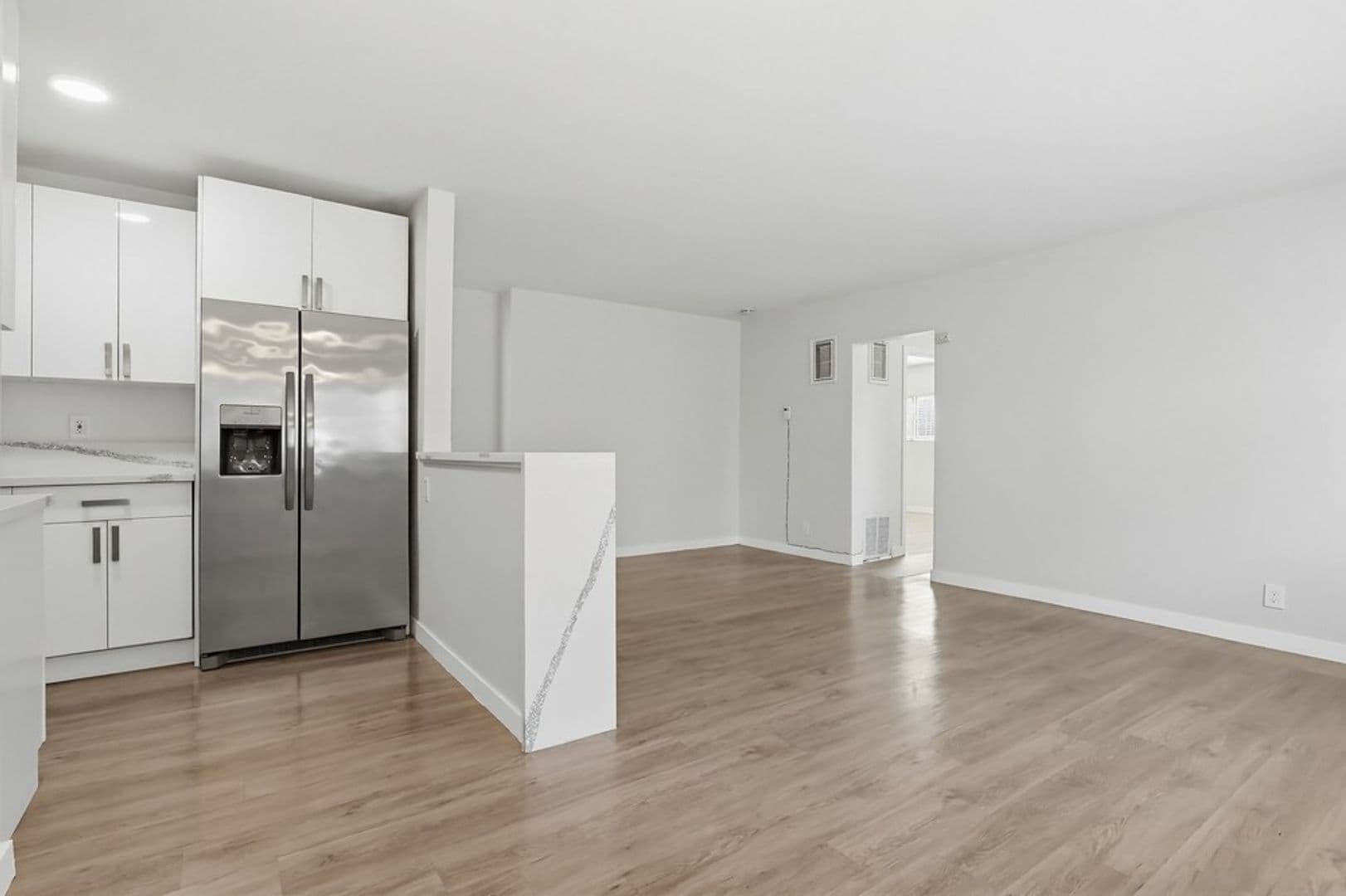 Sherman Oaks Apartment: 4957 Kester Avenue