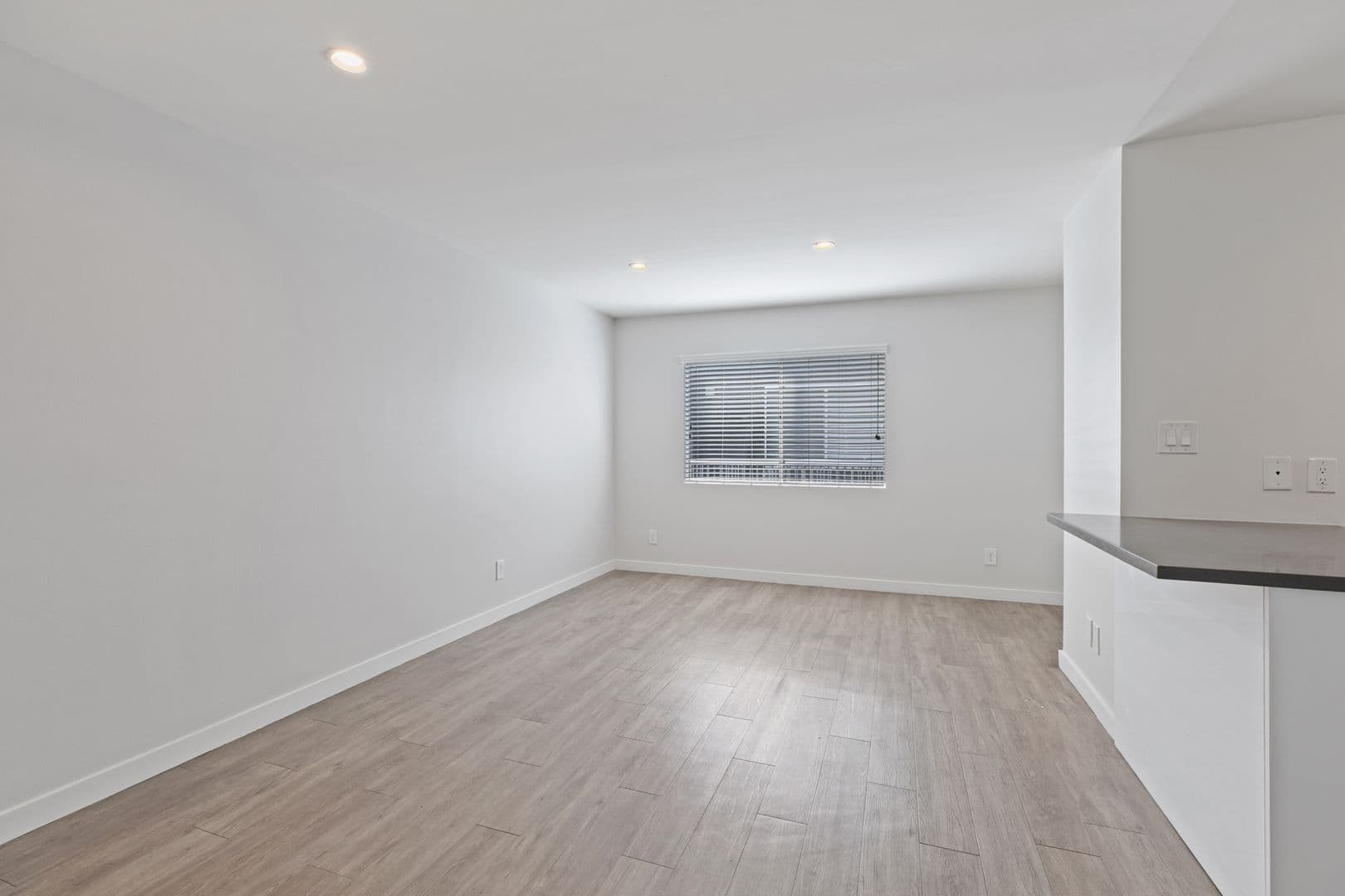 Los Angeles Apartment: 810 Crenshaw Blvd