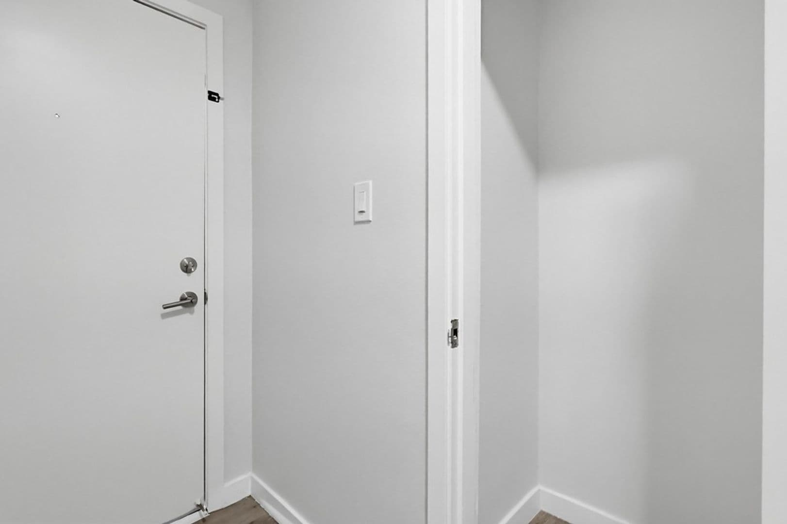 Sherman Oaks Apartment: 4957 Kester Avenue