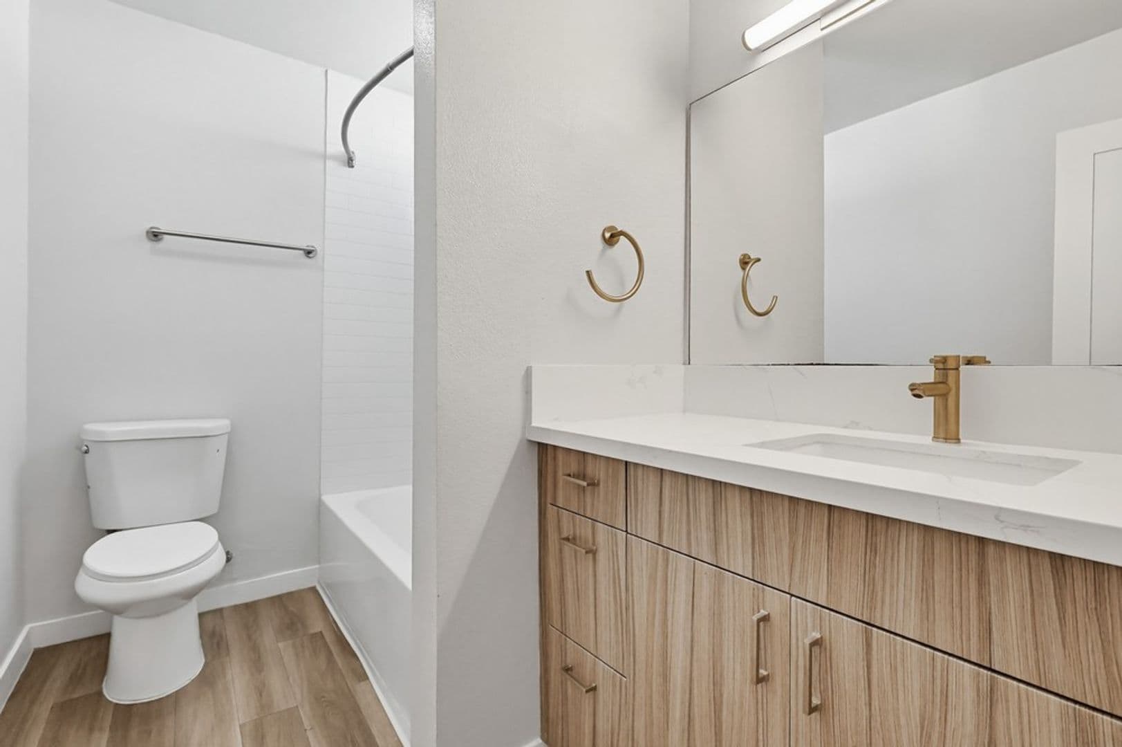Lomita Apartment: 25829 Viana Avenue