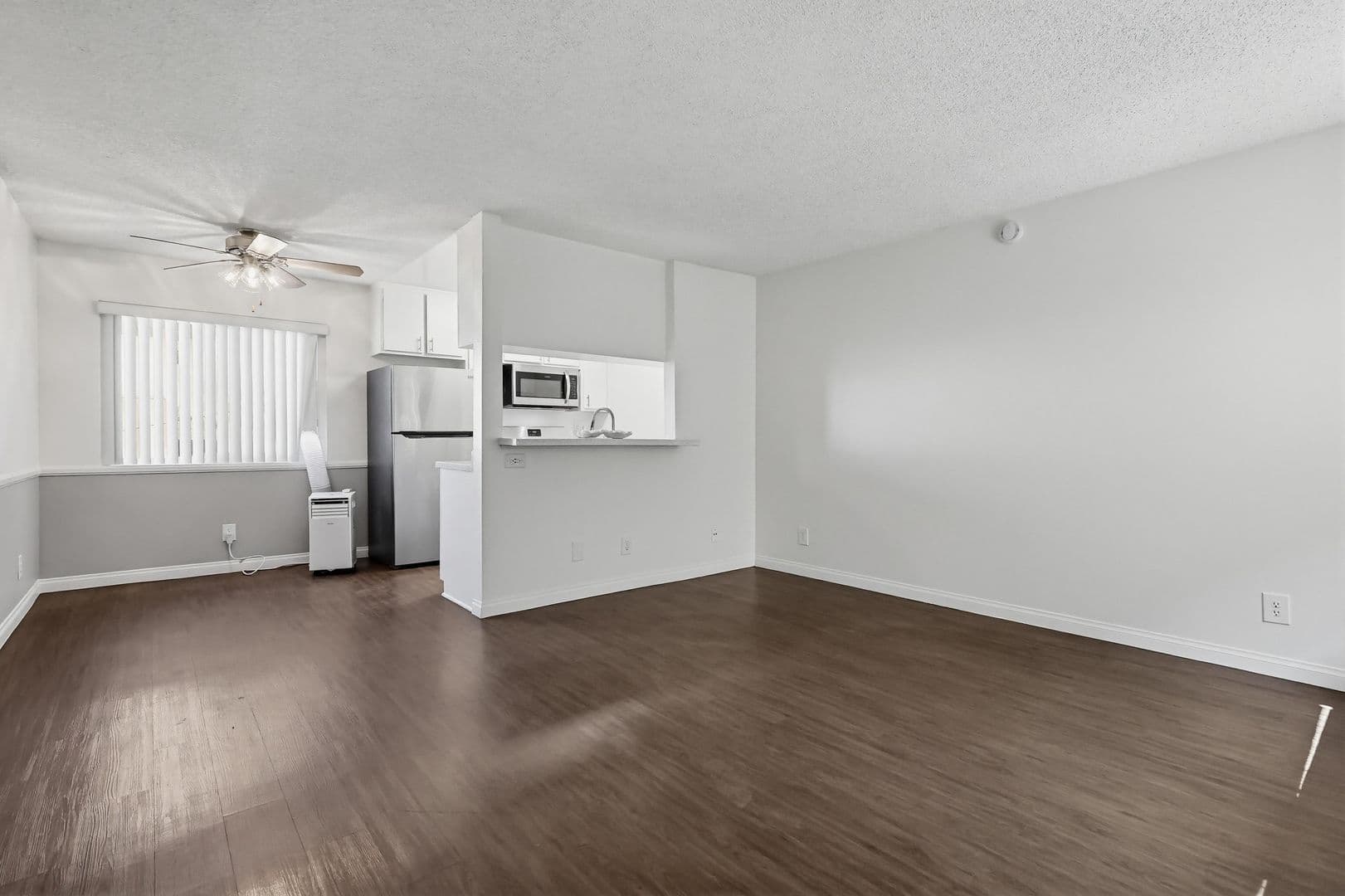 Hawthorne Apartment: 4829 W. 120th Street