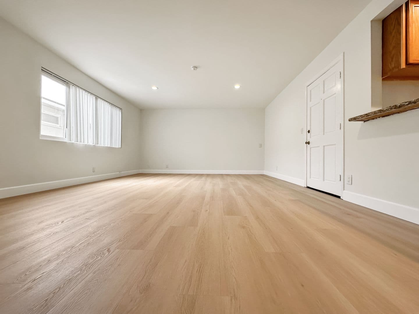 San Clemente Apartment: 250 Avenida Montalvo