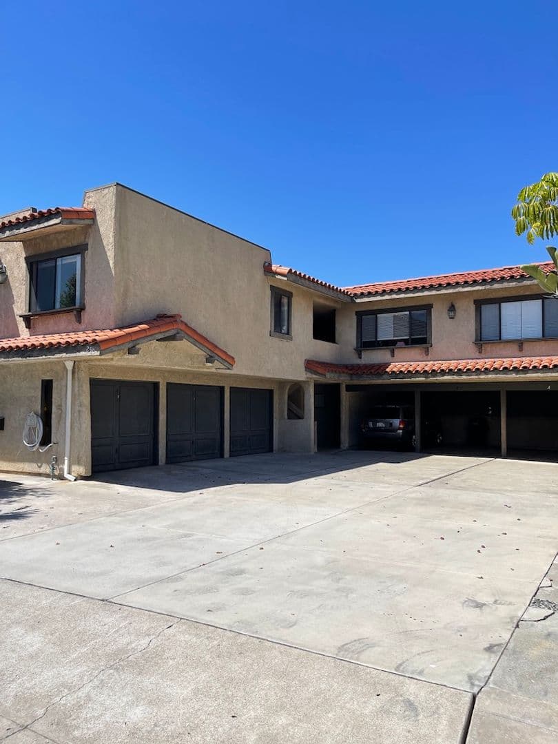 San Clemente Apartment: 250 Avenida Montalvo