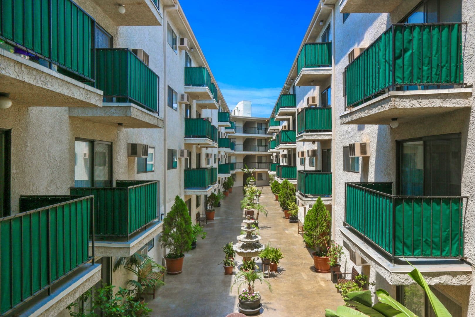 Los Angeles Apartment: 369 S. Columbia Avenue